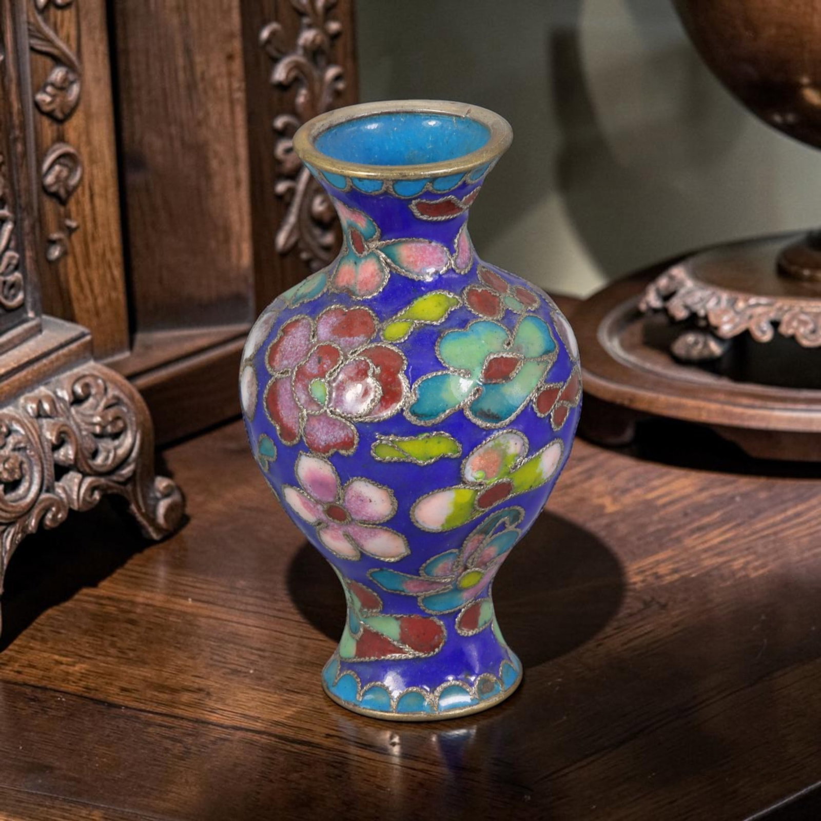 Vintage Chinese Cobalt Blue Cloisonne Mini Vase - Multi-Tone Peony Floral Enamel, 52AR: This miniature copper cloisonne baluster vase measures 7.5cm tall and 4.5cm wide, crafted with traditional wire filigree cloisonne techniques for tabletop display or tiny floral arrangements. The vase