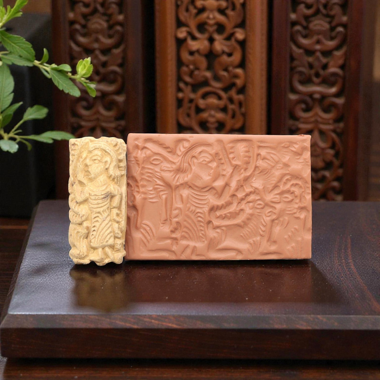 Ancient Steatite Cylinder Seal - Mesopotamian Hero & Beast, 78ZS: Crafted from smooth steatite, this ancient Mesopotamian cylinder seal bears a finely carved relief scene of a heroic figure in dynamic combat with a ferocious beast, a core iconographic motif of Mesop