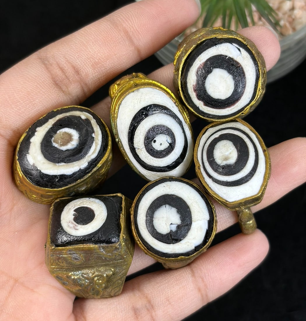 Vintage Qajar Style Gilt Black White Banded Eye Stone Inlay Rings Lot, 88AS (1 of 2)