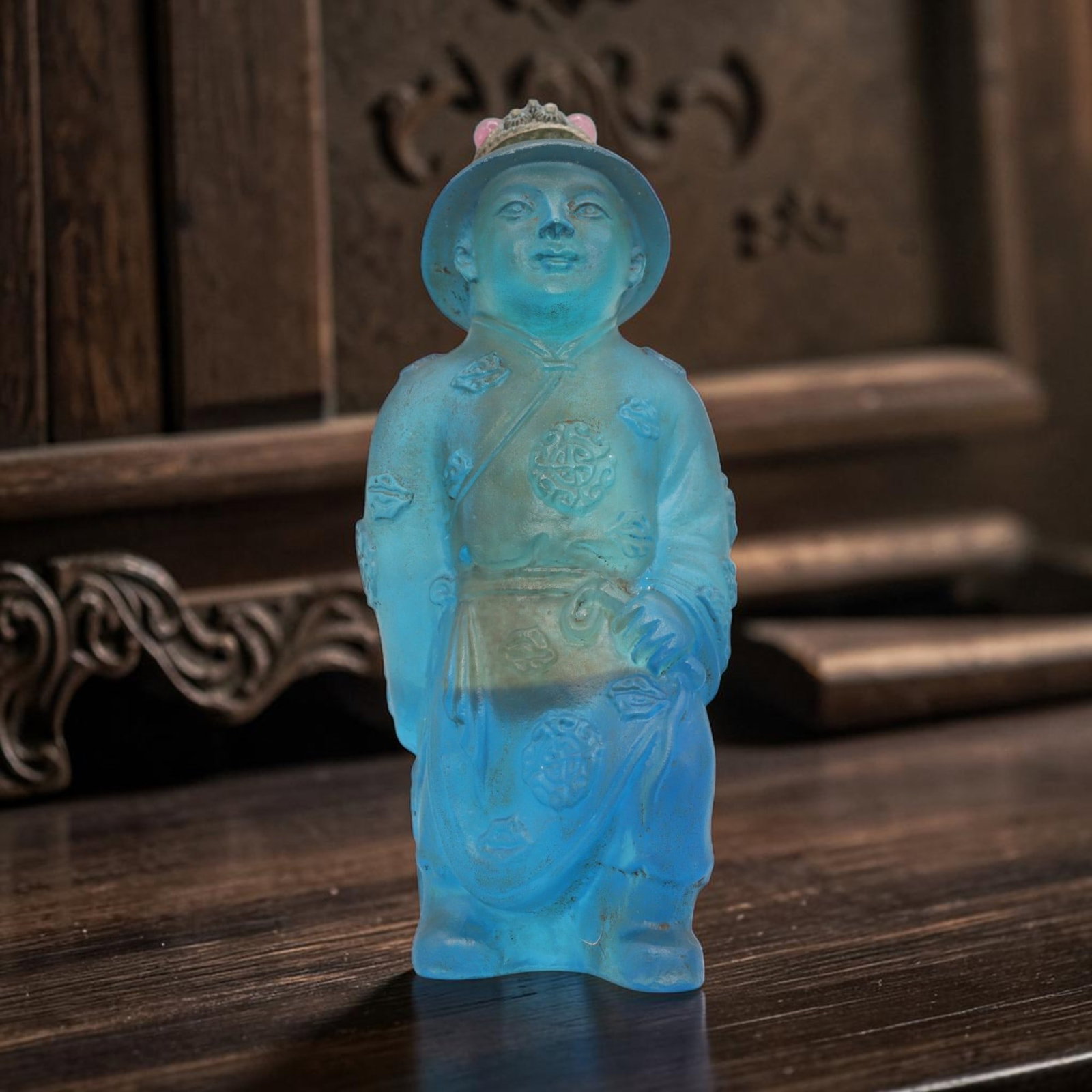 Vintage Chinese Blue Liuli Snuff Bottle - Court Figure, 87YF: Crafted from translucent sky-blue liuli glass, this snuff bottle depicts a standing court figure in traditional Qing-style attire, adorned with intricately carved floral and longevity motifs across th