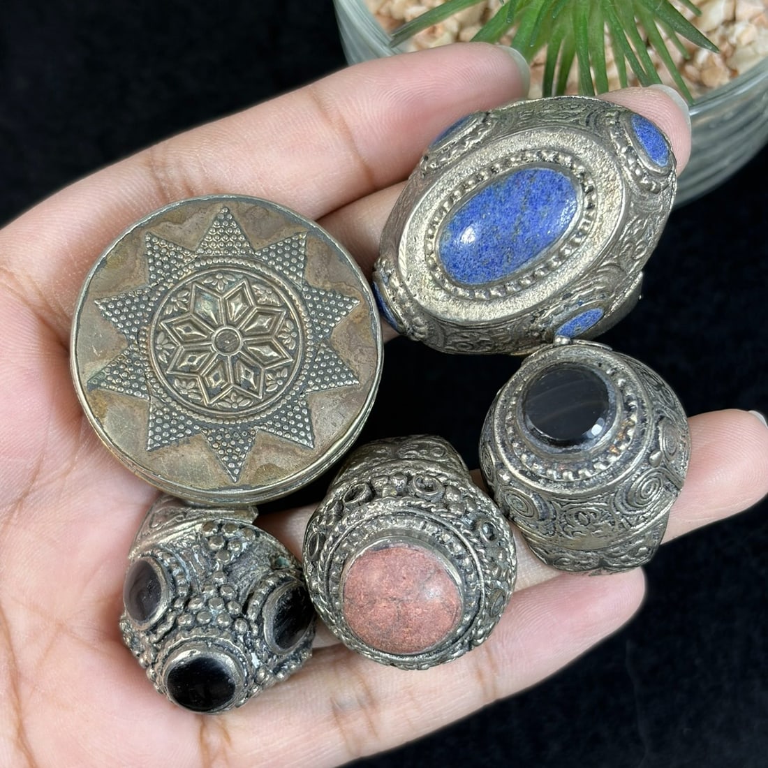 Vintage Tibetan Silvered Mixed Lapis Mineral Stone Inlay Rings Lot, 22AS: This five-piece grouping contains untested silvered alloy adjustable rings crafted in traditional Himalayan Tibetan tribal style, featuring diverse hand-finished metal ornamentation including star flo