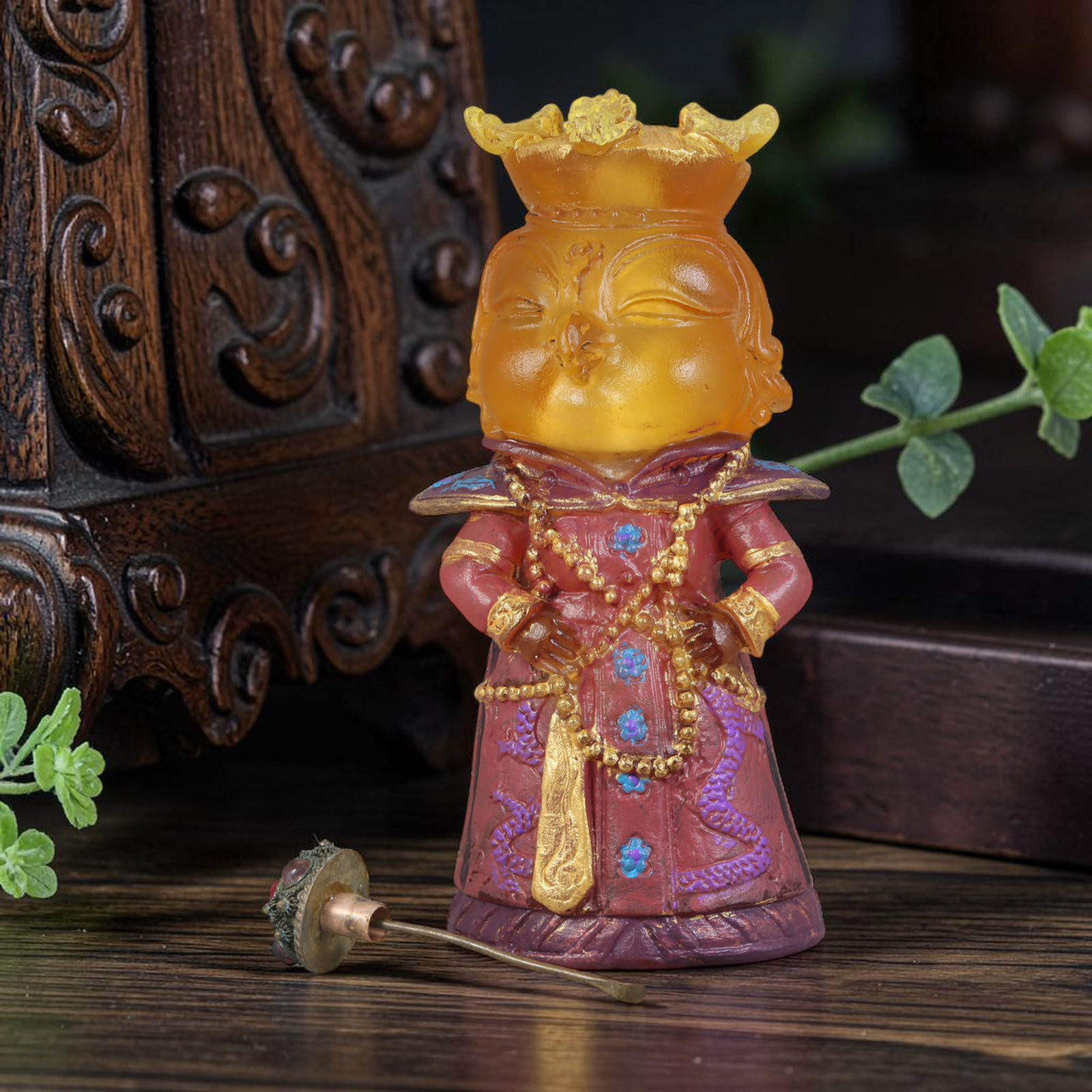 Vintage Chinese Liuli Glass Snuff Bottle - Bird-Headed Queen, 66YF: This snuff bottle is crafted from vibrant liuli glass, featuring a meticulously painted figure of a queen with a bird's head. The figure is adorned with intricate floral patterns in gold and blue, sho