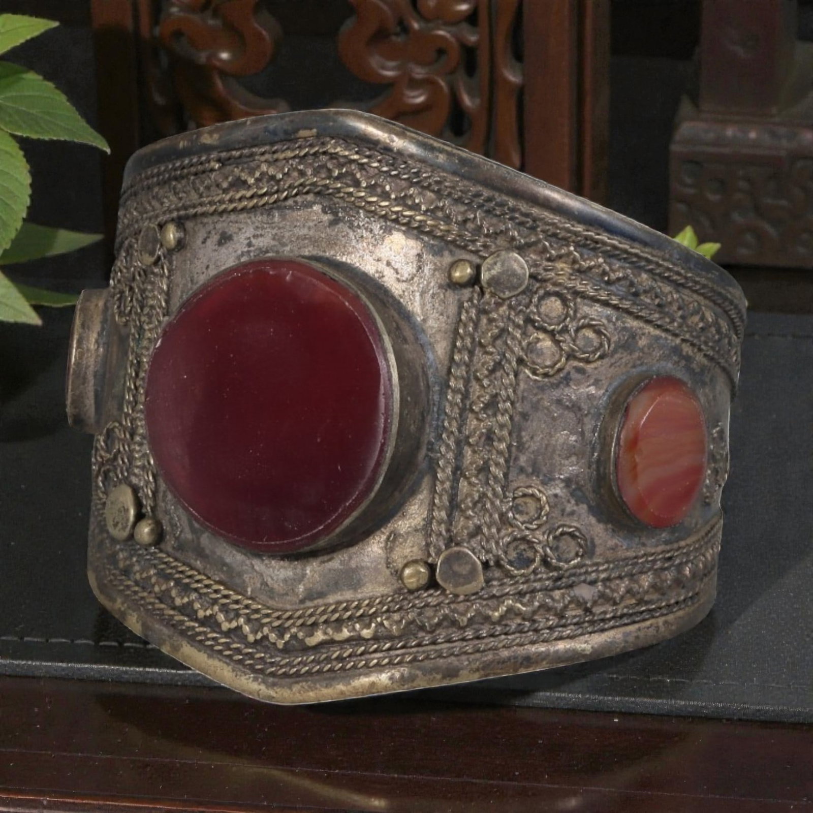 A Vintage Central Asian Silver-Plated Red Agate Cuff Bracelet, 50AH: A handcrafted vintage cuff bracelet, measuring approximately 6 cm in width, showcasing traditional Central Asian (Afghan/Turkmen) tribal jewelry design. The piece features a silver-plated metal base, 