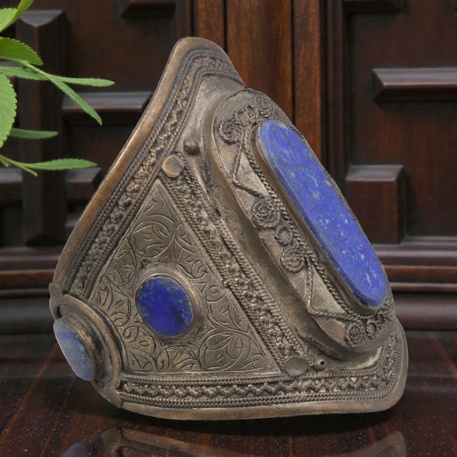A Vintage Central Asian Silver-Plated Lapis Lazuli Cuff Bracelet, 31AH: A handcrafted vintage cuff bracelet, measuring approximately 6 cm in width, showcasing traditional Central Asian (Afghan/Turkmen) tribal jewelry design. The piece features a silver-plated metal base, 