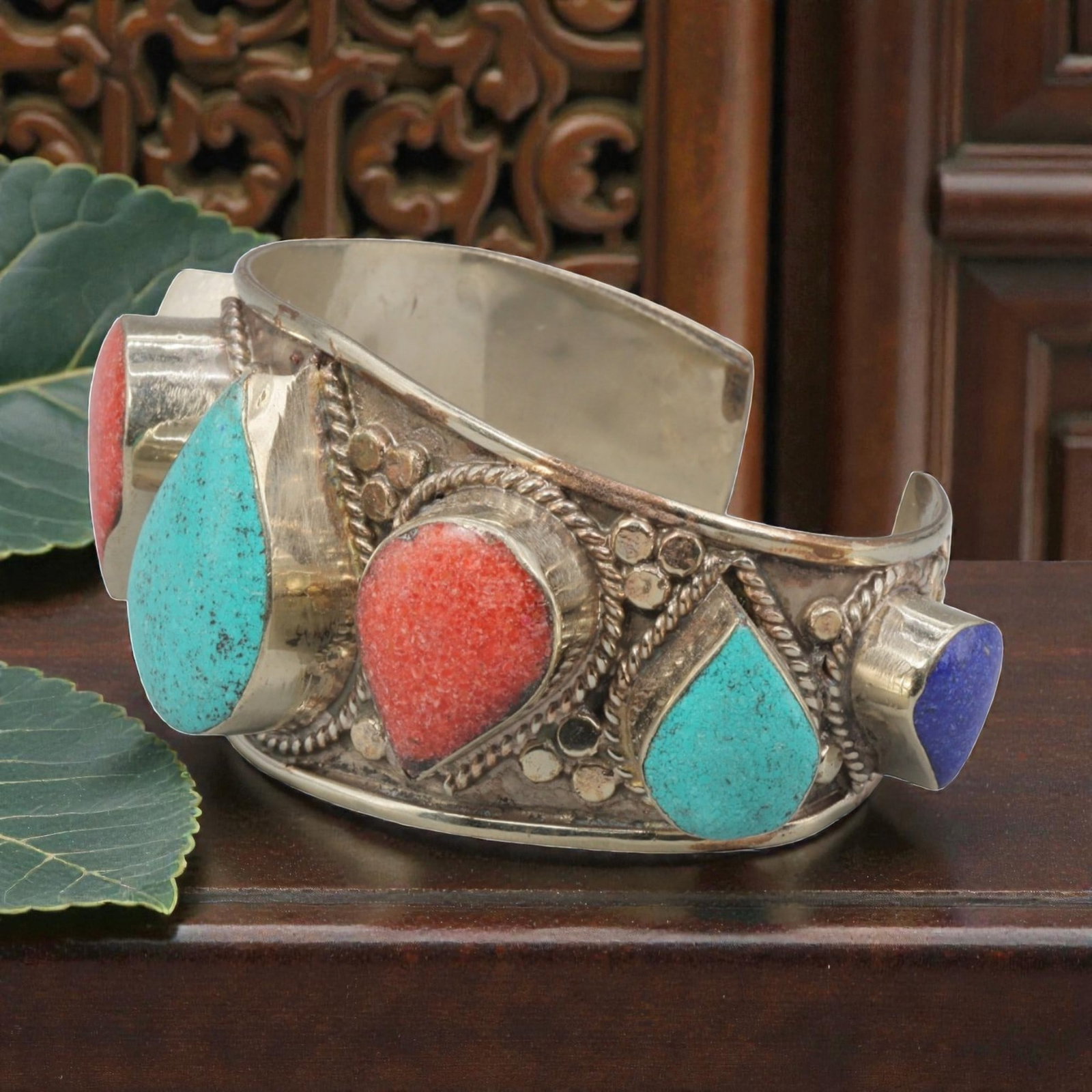 A Vintage Himalayan Silver-Plated Multi-Stone Cuff Bracelet, 35AH: A handcrafted vintage cuff bracelet, measuring approximately 6 cm in width, showcasing traditional Himalayan jewelry design. The piece features a silver-plated metal base, with alternating teardrop-sh