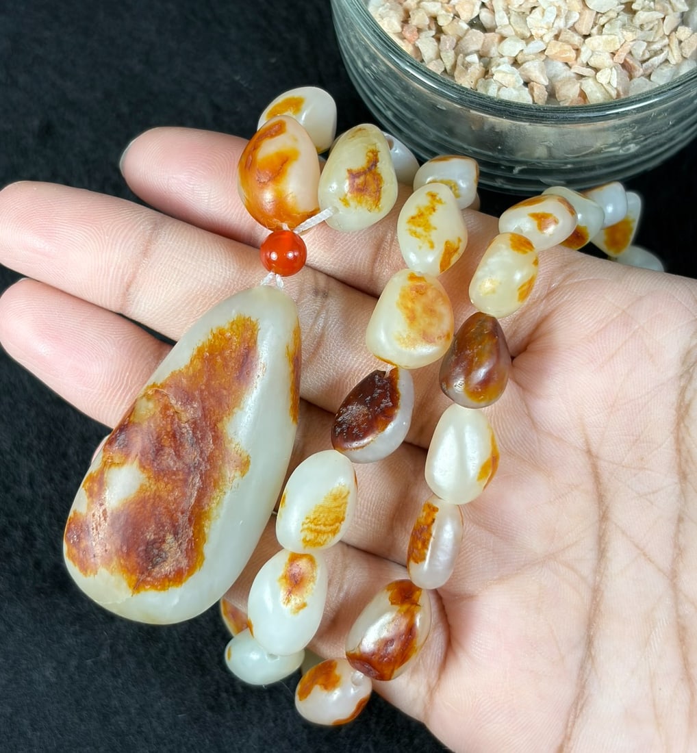 Natural Xinjiang Hetian Russet Red Skin Mutton Fat White Jade Seed Pebble Necklace Pendant, 39AT: Complete genuine natural Xinjiang Hetian mutton fat white nephrite seed pebble necklace set, including a large central focal seed pendant and a full strand of matching smaller river jade seed beads, e