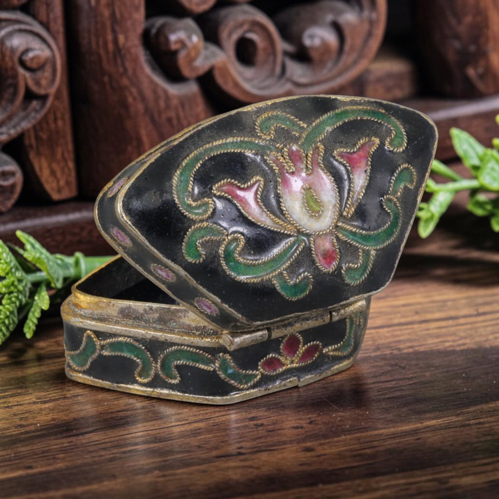 Vintage Chinese Copper Cloisonne Trinket Box - Floral Enamel Casket, 22AR: Constructed on a copper base with traditional Chinese cloisonne twisted wire filigree and hand-fired multi-toned enamel glazes. The hinged asymmetrical fan-form casket features a solid black enamel gr
