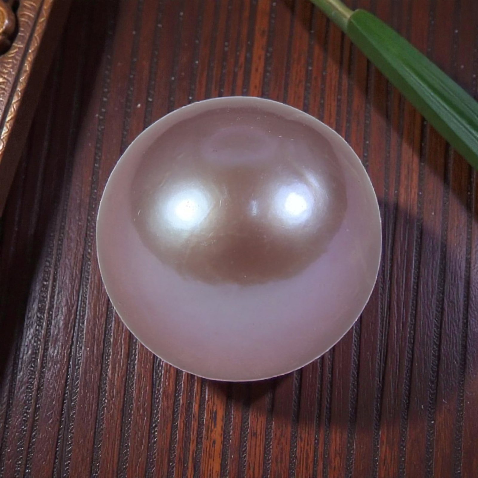 8.69ct Natural Fresh Water Pearl 10.6mm, 35YH: This is a natural freshwater pearl, showcasing a soft, ethereal pinkish-lavender hue with a smooth, polished surface and a bright, mirror-like luster. The pearl features a perfectly round shape with e