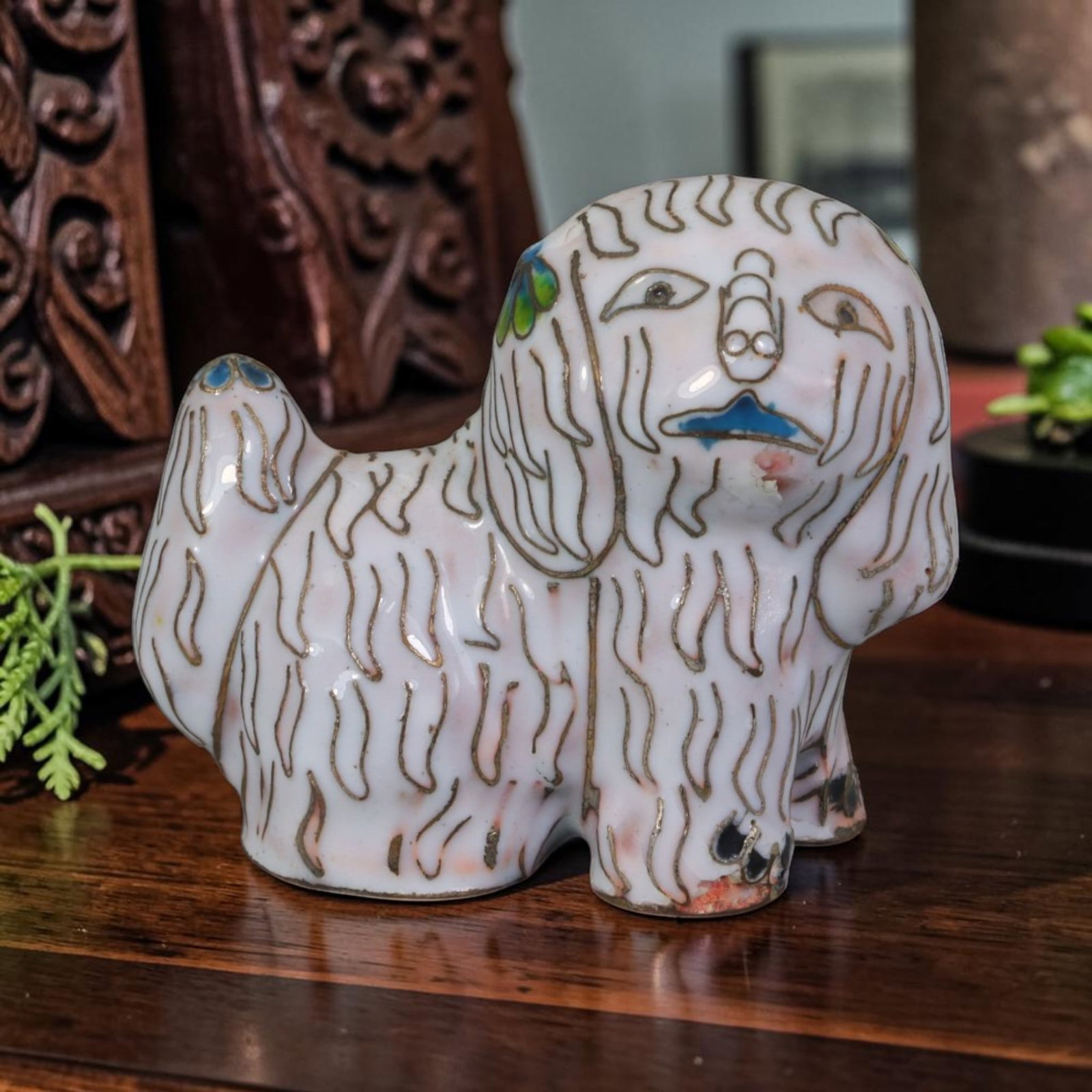 Vintage Chinese White Cloisonne Pekingese Dog Figurine - Gilded Fur Wirework Mini Animal, 42AR: This miniature copper cloisonne Pekingese dog statuette measures 5cm in length and 4cm in height, shaped in a cute compact sitting posture characteristic of the traditional Chinese palace dog. The ent