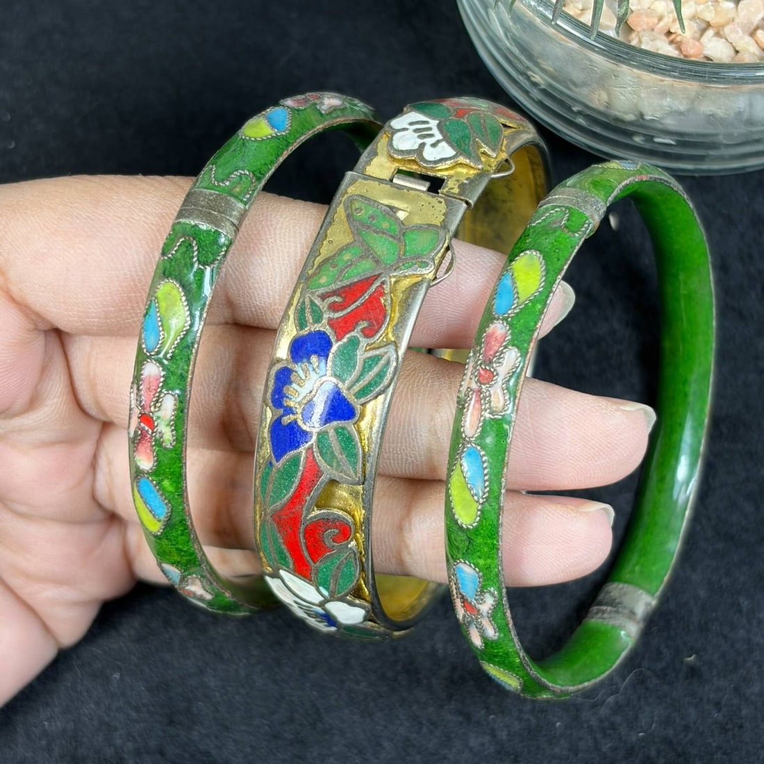 Lot of 3 Vintage Chinese Green Floral Cloisonne Openable Bangle Bracelets, 20EB: Set of 3 vintage cloisonne bangles with vibrant green enamel base decorated with colorful floral and butterfly wire filigree patterns, all designed with openable hinge or split construction to fit mos