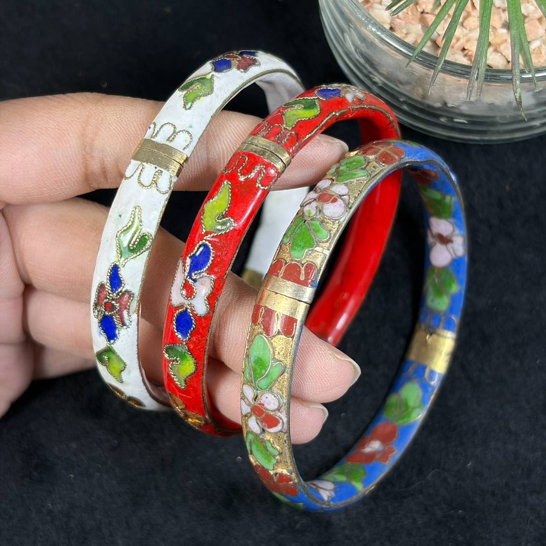 Lot of 3 Vintage Multi-Color Floral Cloisonne Split Open Bangle Bracelets, 27EB: Set of 3 vintage cloisonne bangles featuring white, red and blue enamel bases with colorful hand-inlaid floral wire filigree, split open construction to fit most wrist sizes; classic traditional Chine