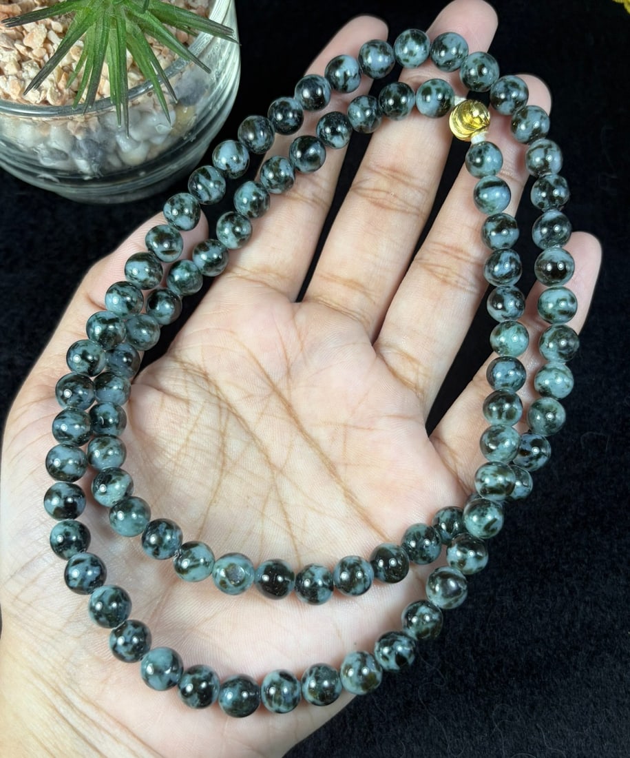 Natural Burmese Type A Ink Black Floating Jadeite Beaded Necklace, 18YM: Hand-strung natural Burmese Type A jadeite round beads featuring striking ink-black cloud-like mottling scattered over a pale blue-grey translucent base, presenting an exquisite ink-wash moss-in-snow 