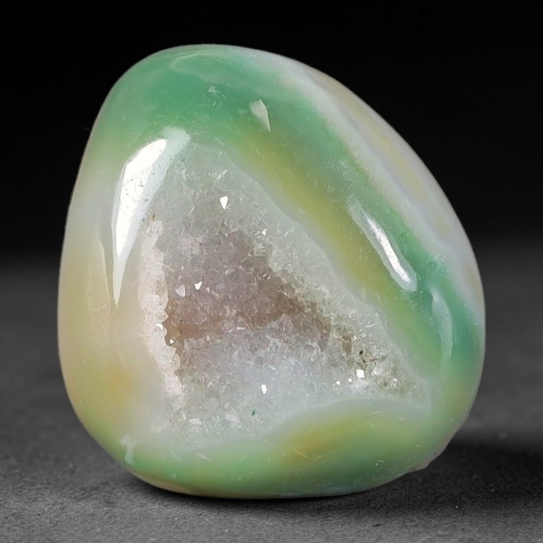16.83 Carats Natural Green Banded Druzy Agate Freeform Cabochon, 24XZ: Let me share with you this really nice little druzy agate cabochon, it's such a charming one-of-a-kind stone with a glittering crystal pocket front and center! Soft minty green banding wraps smoothly 