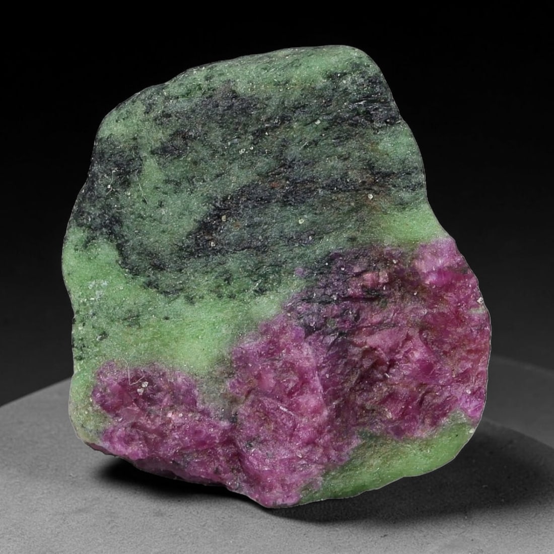 83ct Natural Tanzanian Ruby Zoisite Raw Rough Specimen Mineral Stone, 11YQ: This unpolished mineral rough is natural ruby zoisite sourced from Tanzania, exhibiting distinct banded mineral segregation of vibrant green zoisite, magenta ruby crystals, and dark hornblende inclusi