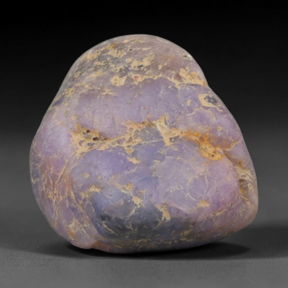 31ct Natural Unheated Sri Lankan Purplish Blue Sapphire Rough, 68YQ: This natural corundum rough is an unheated purplish blue sapphire sourced from Sri Lankan alluvial gem deposits, featuring an irregular natural native form with residual pale yellow-brown mineral matr