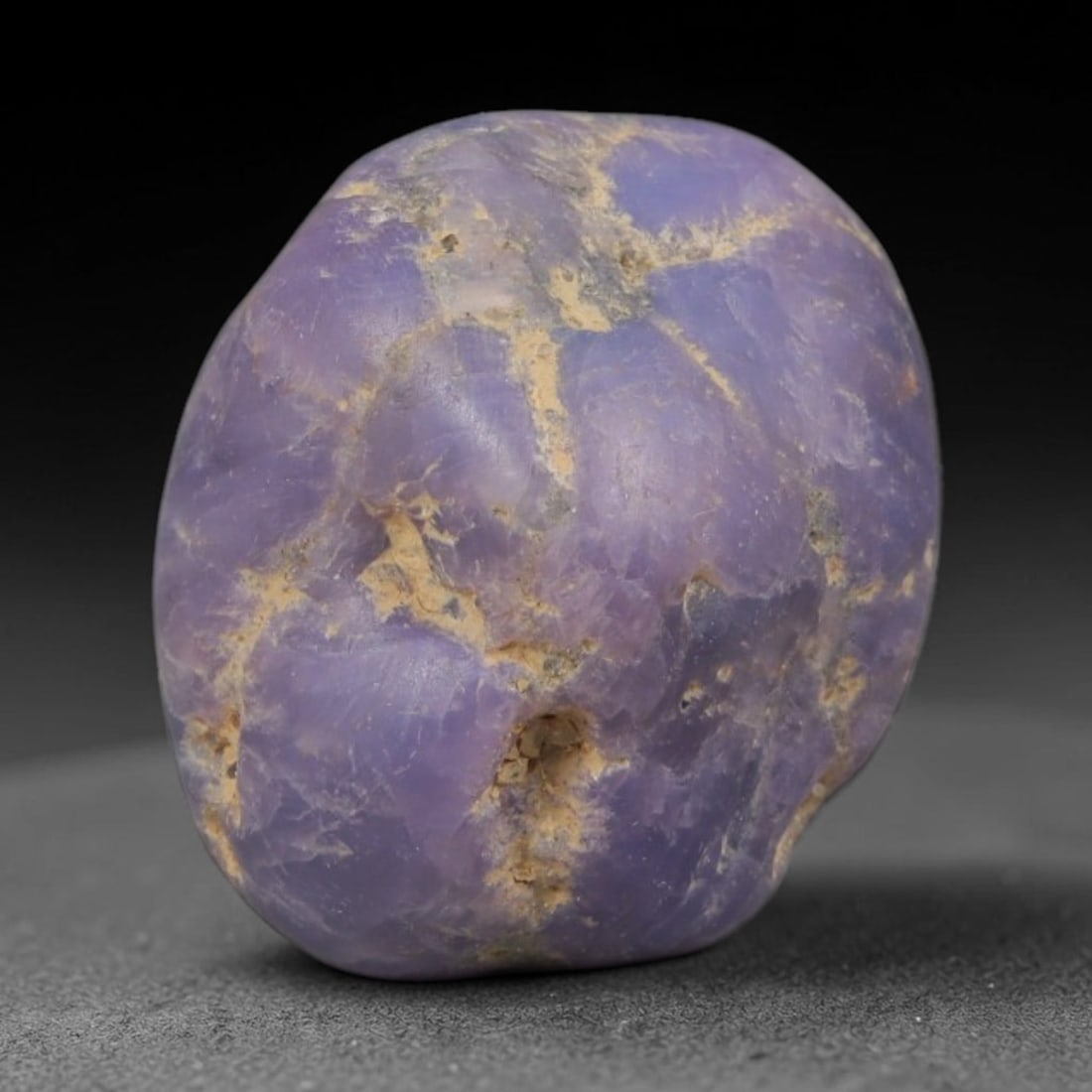 29ct Natural Unheated Sri Lankan Purplish Blue Sapphire Rough, 75YQ: This natural corundum rough is an unheated purplish blue sapphire sourced from Sri Lankan alluvial gem deposits, featuring an irregular natural native form with residual pale yellow-brown mineral matr