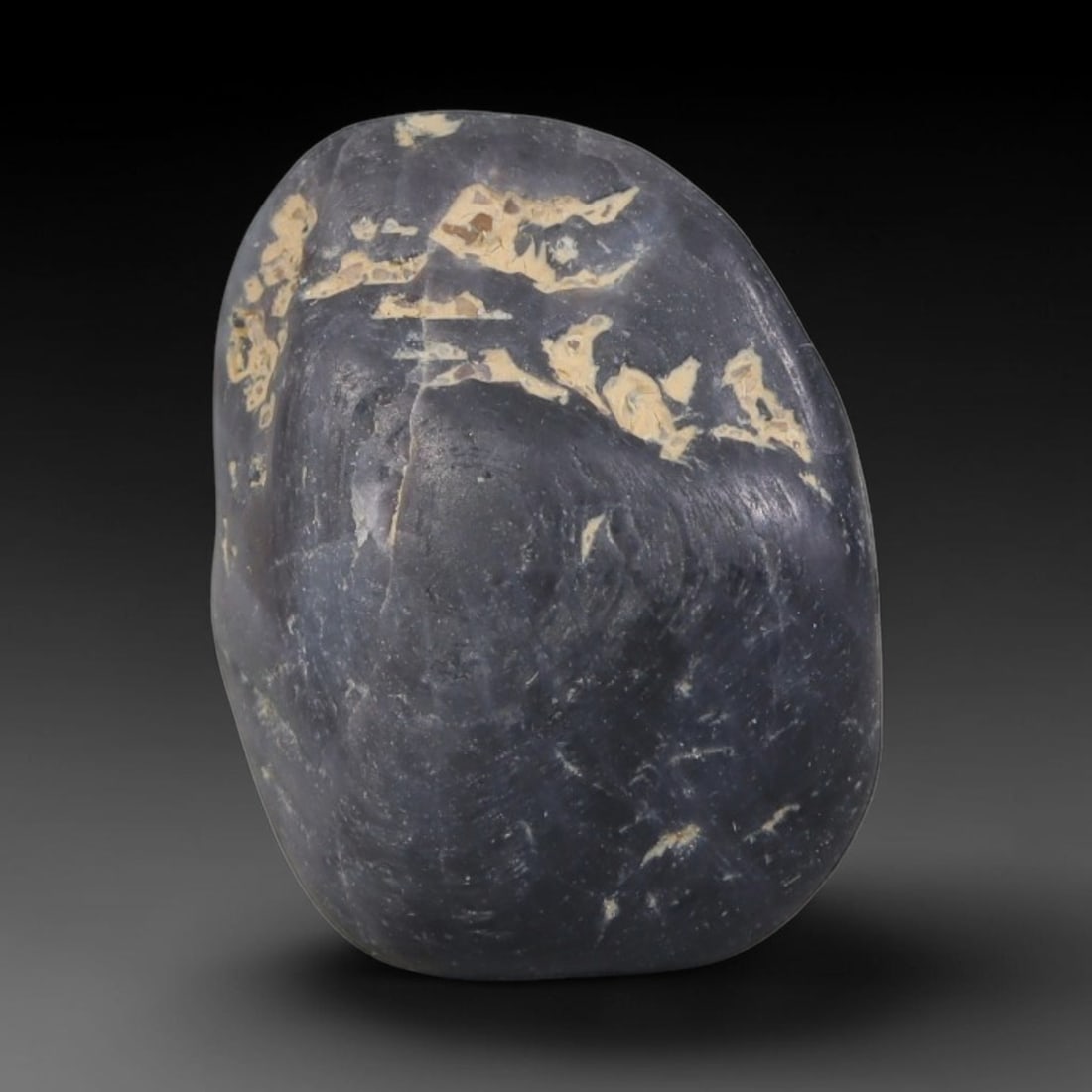 23ct Natural Unheated Sri Lankan Purplish Blue Sapphire Rough, 69YQ: This natural corundum rough is an unheated purplish blue sapphire sourced from Sri Lankan alluvial gem deposits, featuring an irregular natural native form with residual pale yellow-brown mineral matr
