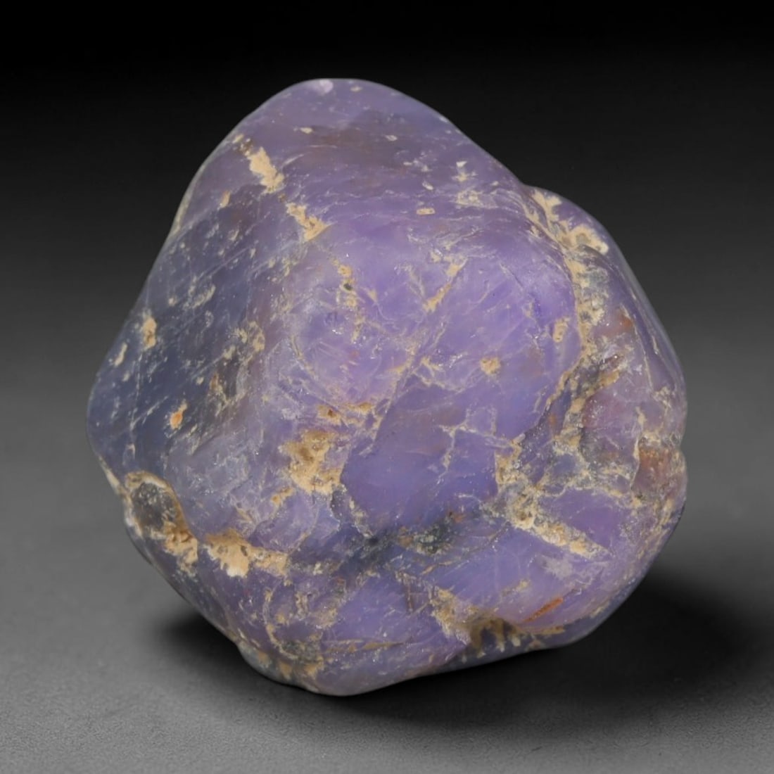 36ct Natural Unheated Sri Lankan Purplish Blue Sapphire Rough, 72YQ: This natural corundum rough is an unheated purplish blue sapphire sourced from Sri Lankan alluvial gem deposits, featuring an irregular natural native form with residual pale yellow-brown mineral matr