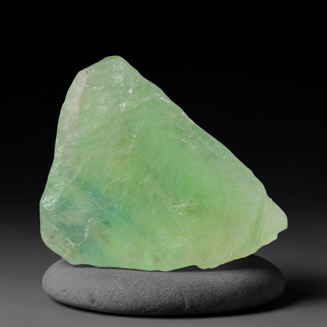 136.82 Carats Natural Fluorite Raw Rough Mineral Chunk, 91YR: This genuine natural fluorite rough forms through natural hydrothermal mineral crystallization, showcasing soft blended translucent color tones inherent to unprocessed fluorite. Fine natural mineral f