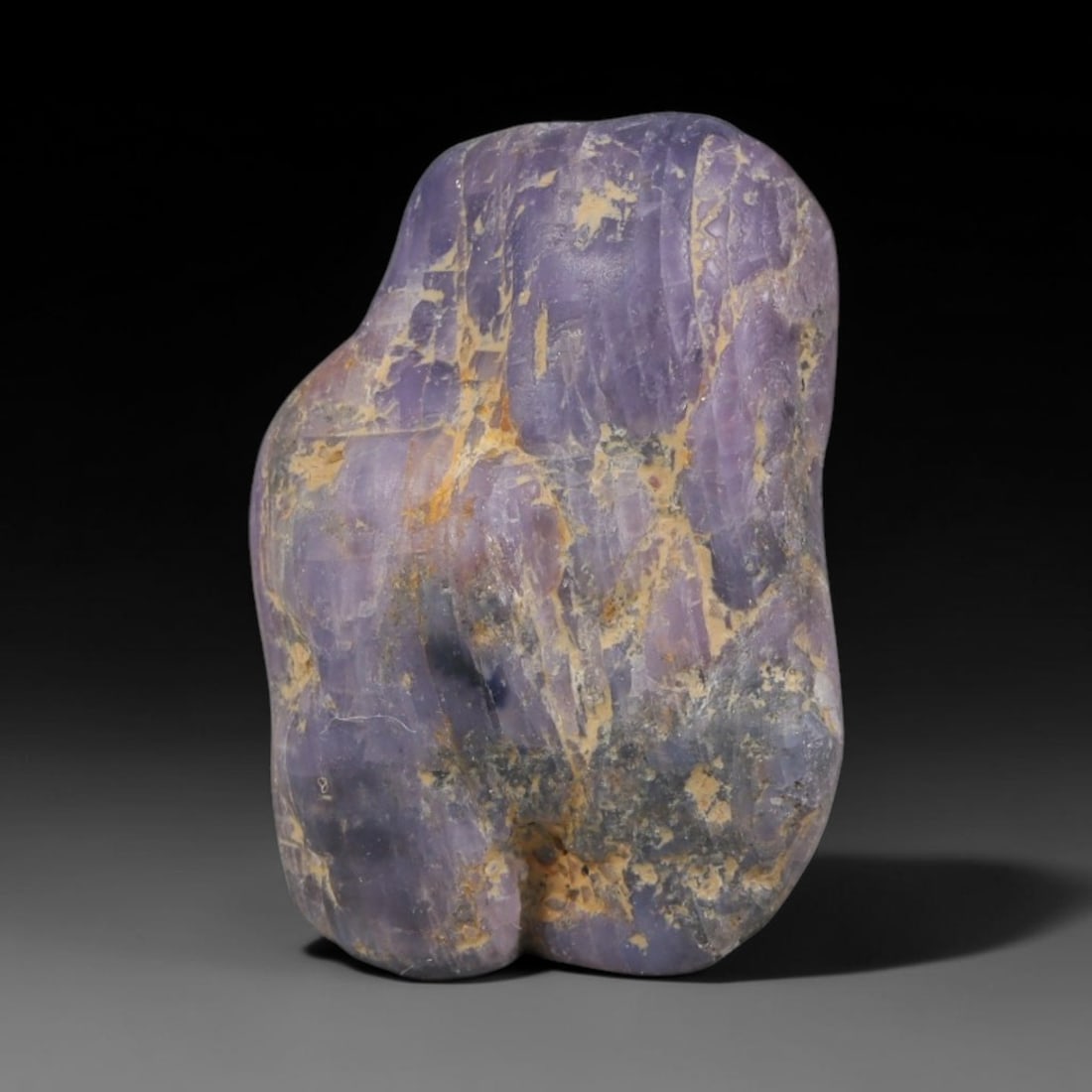21ct Natural Unheated Sri Lankan Purplish Blue Sapphire Rough, 51YQ: This natural corundum rough is an unheated purplish blue sapphire sourced from Sri Lankan alluvial gem deposits, featuring an irregular natural native form with residual pale yellow-brown mineral matr