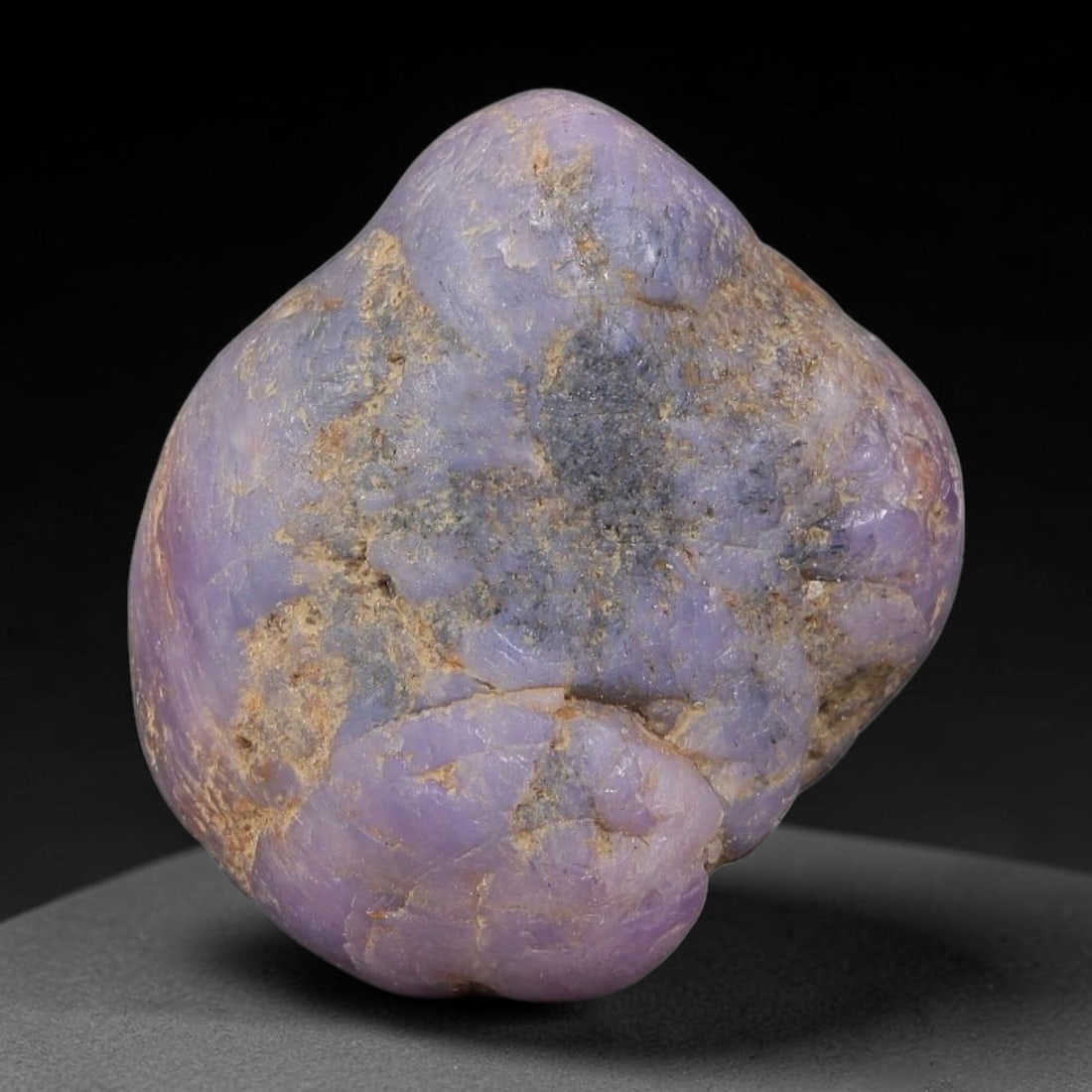 36ct Natural Unheated Sri Lankan Purplish Blue Sapphire Rough, 73YQ: This natural corundum rough is an unheated purplish blue sapphire sourced from Sri Lankan alluvial gem deposits, featuring an irregular natural native form with residual pale yellow-brown mineral matr