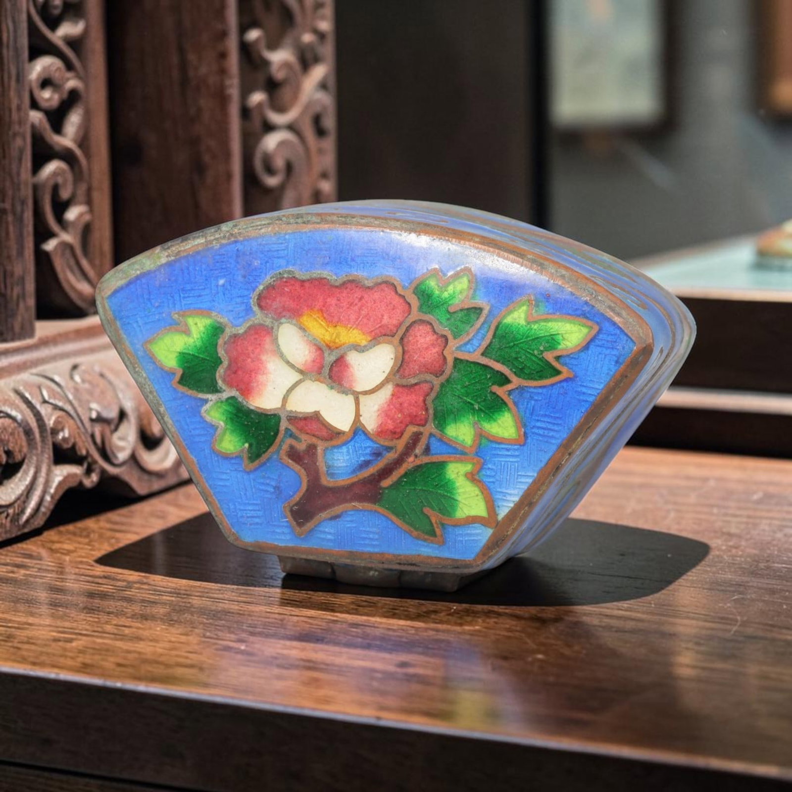 Vintage Chinese Copper Cloisonne Trinket Box - Fan-Shaped Peony Enamel Casket, 4YF: Crafted from a copper base with traditional cloisonne wirework and hand-fired polychrome enamel glazes, this hinged miniature casket features a fan-shaped form. The lid displays a vibrant red peony bl