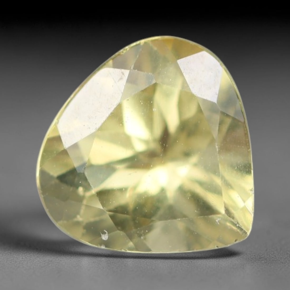 1.75 Carats Natural Pale Yellow Apatite Faceted Loose Gemstone, 47XY (1 of 1)