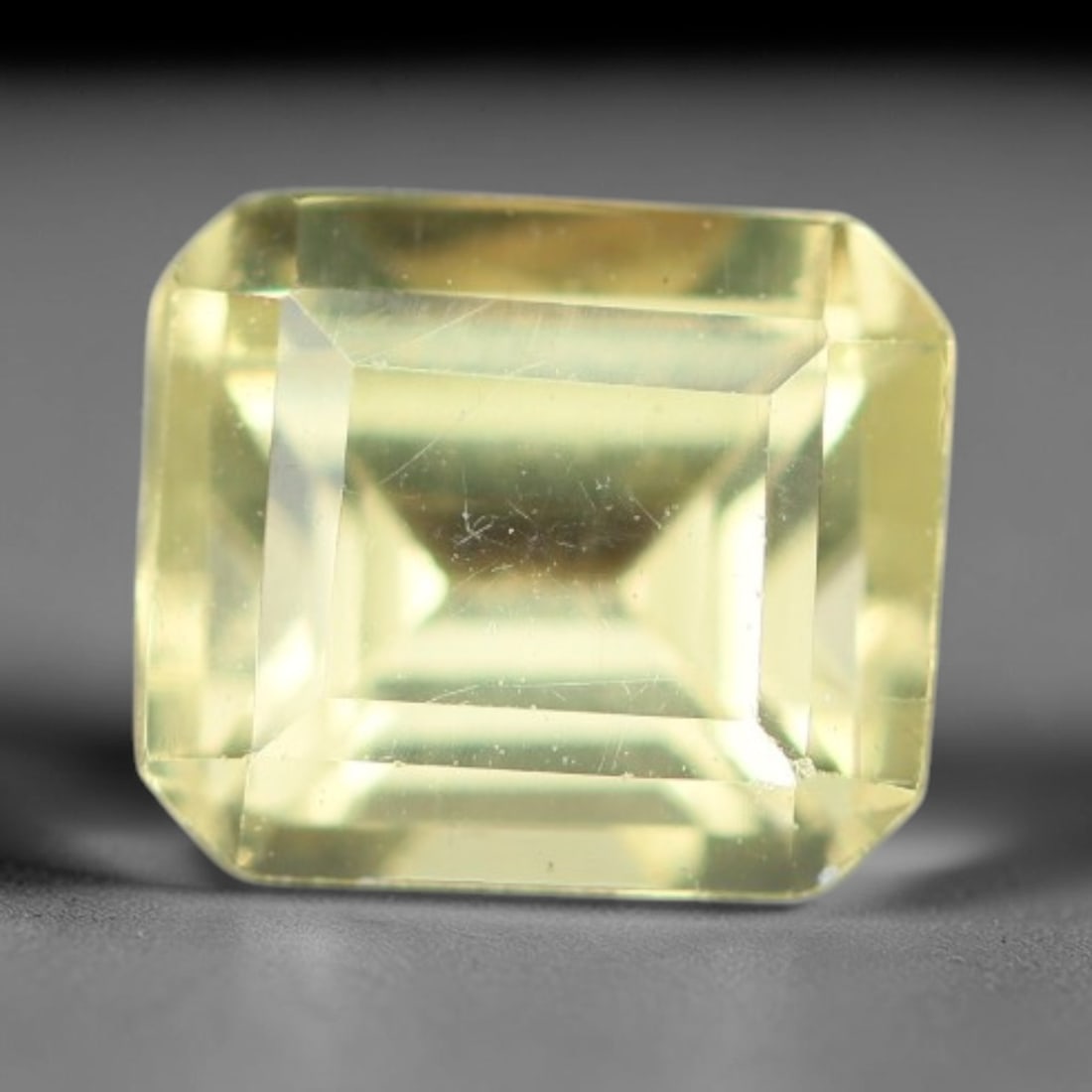 1.71 Carats Natural Pale Yellow Apatite Faceted Loose Gemstone, 41XY (1 of 1)