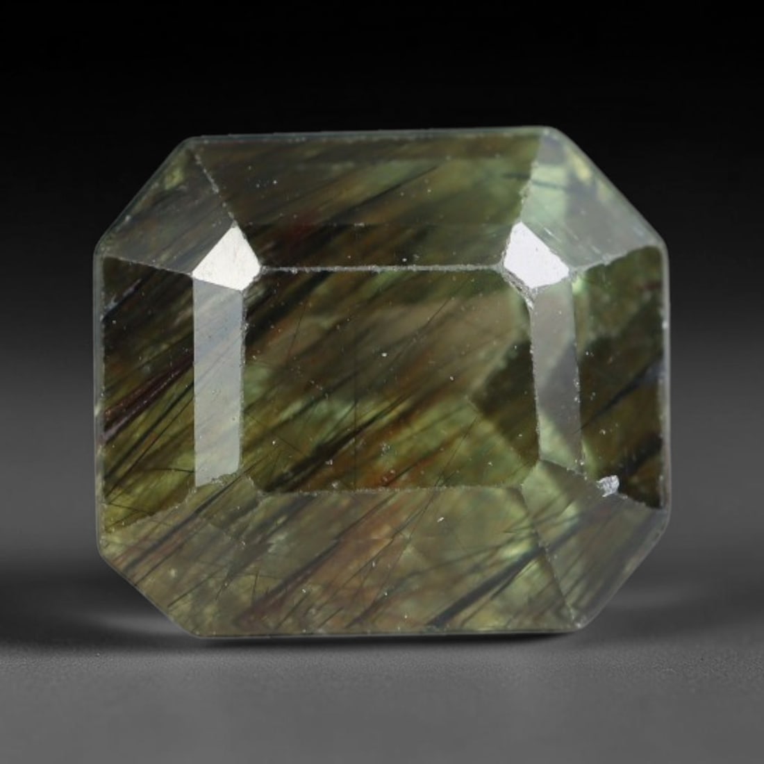 2.74 Carats Natural Green Rutilated Peridot Faceted Loose Gemstone, 74XY: This peridot is sourced from natural mineral deposits and crafted with meticulous faceting and glossy surface polishing through professional lapidary processing. Fine needle-shaped rutile filaments di