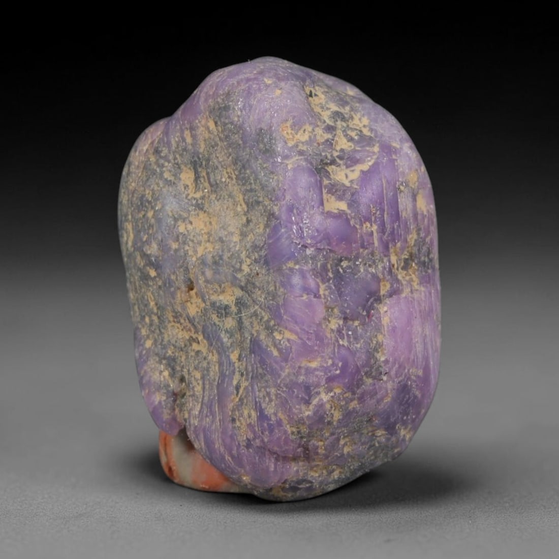 23ct Natural Unheated Sri Lankan Purplish Blue Sapphire Rough, 91YQ: This natural corundum rough is an unheated purplish blue sapphire sourced from Sri Lankan alluvial gem deposits, featuring an irregular natural native form with residual pale yellow-brown mineral matr