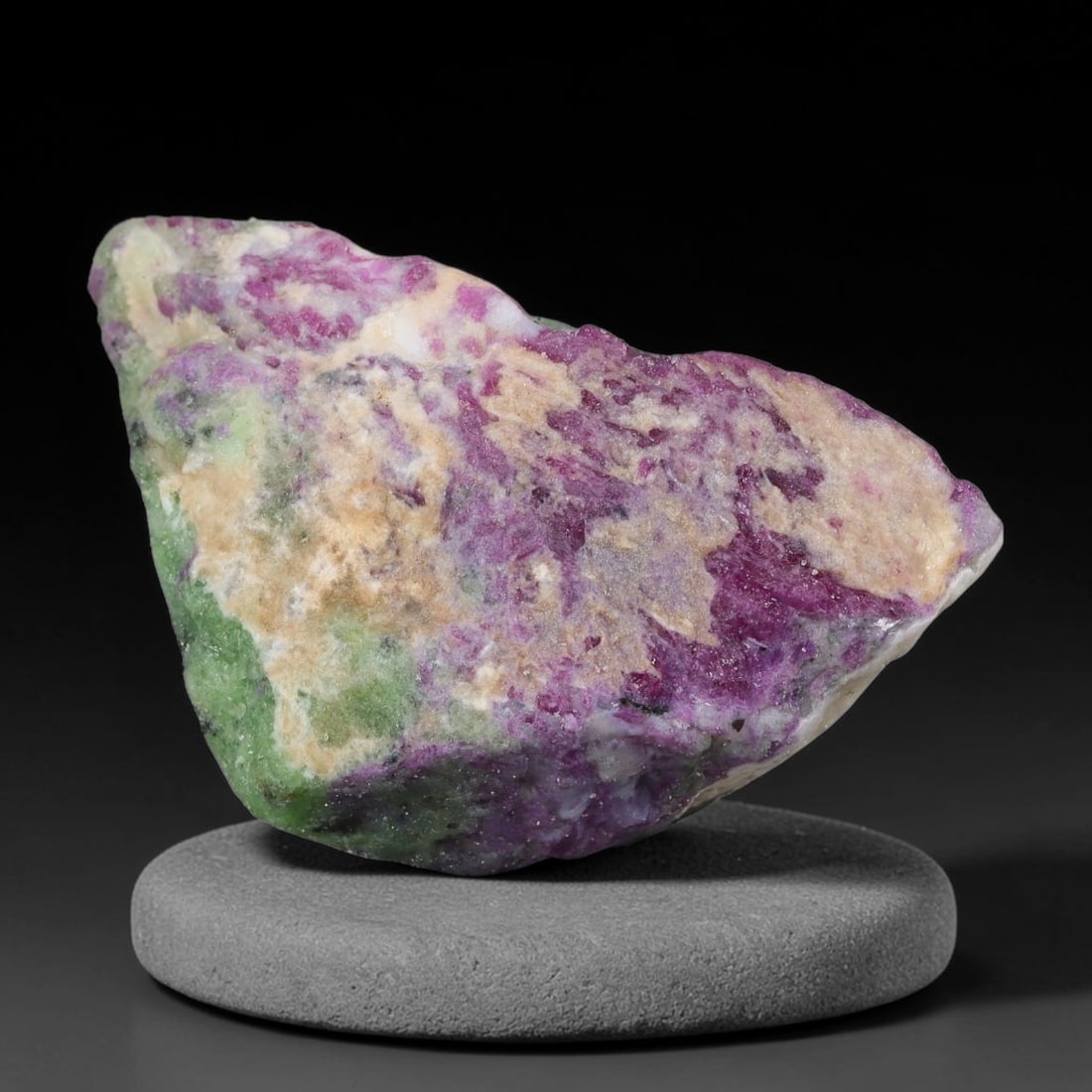 113ct Natural Tanzanian Ruby Zoisite Raw Rough Specimen Mineral Stone, 2YQ: This unpolished mineral rough is natural ruby zoisite sourced from Tanzania, exhibiting distinct banded mineral segregation of vibrant green zoisite, magenta ruby crystals, and dark hornblende inclusi