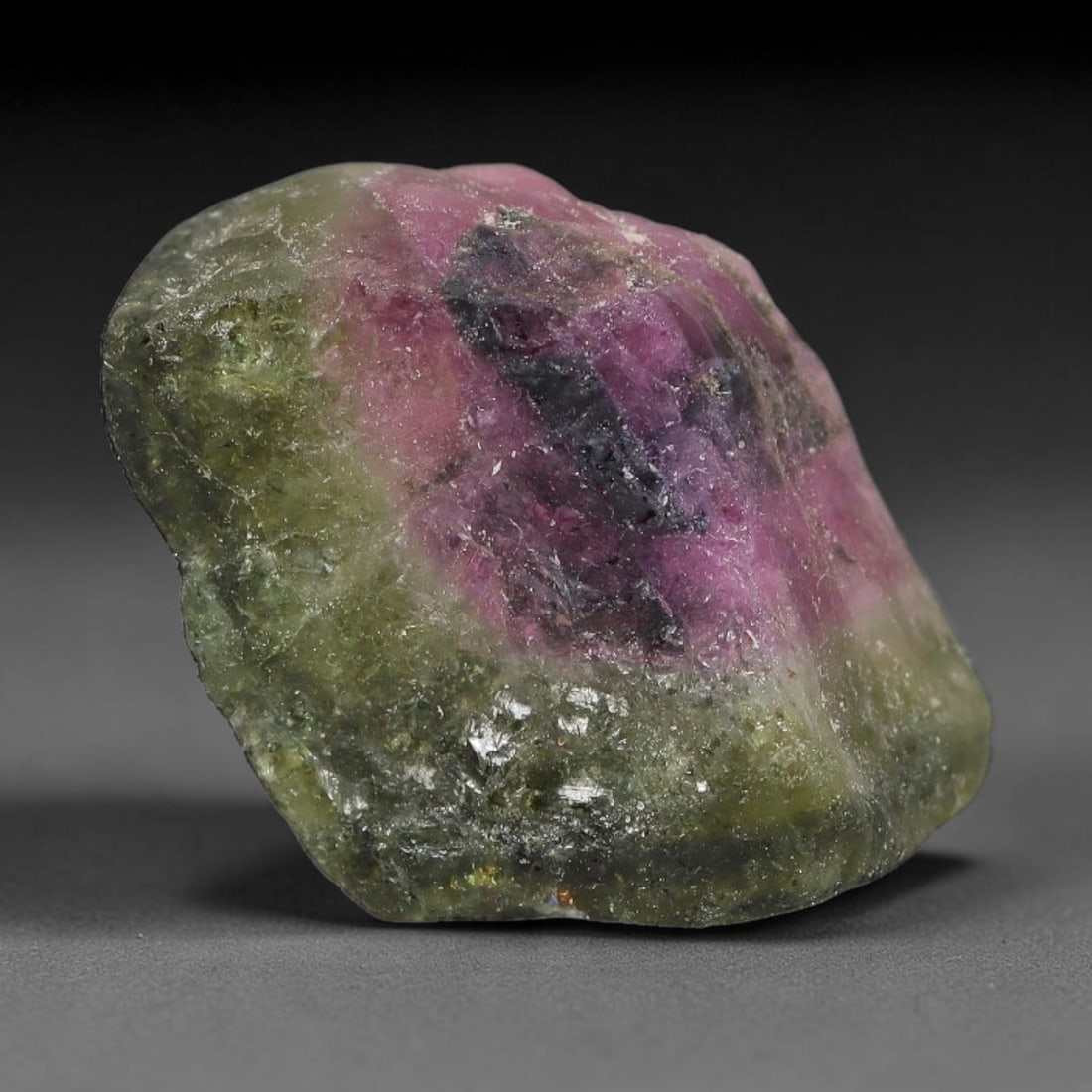 11 Carats Natural Pink Green Tourmaline Rough Specimen, 9YS: This is an untreated natural tourmaline mineral specimen formed by long-term geological activity underground, exhibiting blended pink and green color zoning throughout its crystalline composition. Nat