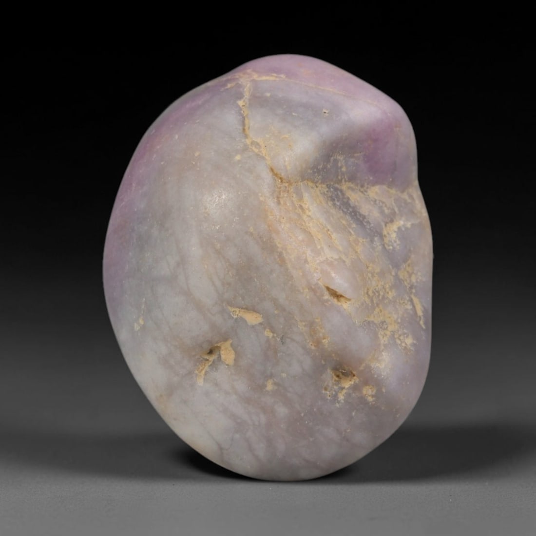 51ct Natural Unheated Sri Lankan Purplish Blue Sapphire Rough, 83YQ: This natural corundum rough is an unheated purplish blue sapphire sourced from Sri Lankan alluvial gem deposits, featuring an irregular natural native form with residual pale yellow-brown mineral matr