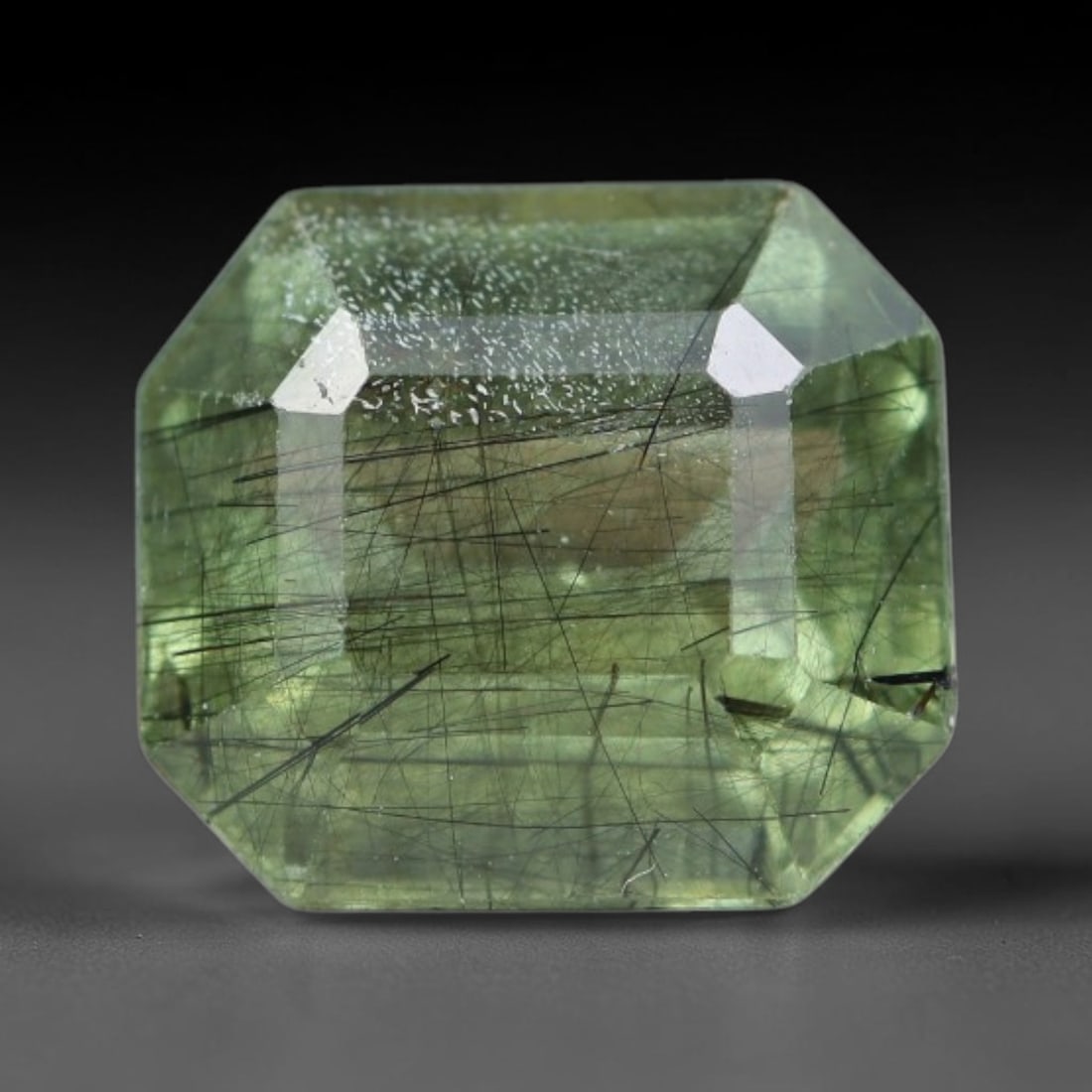 2.71 Carats Natural Green Rutilated Peridot Faceted Loose Gemstone, 72XY: This peridot is sourced from natural mineral deposits and crafted with meticulous faceting and glossy surface polishing through professional lapidary processing. Fine needle-shaped rutile filaments di