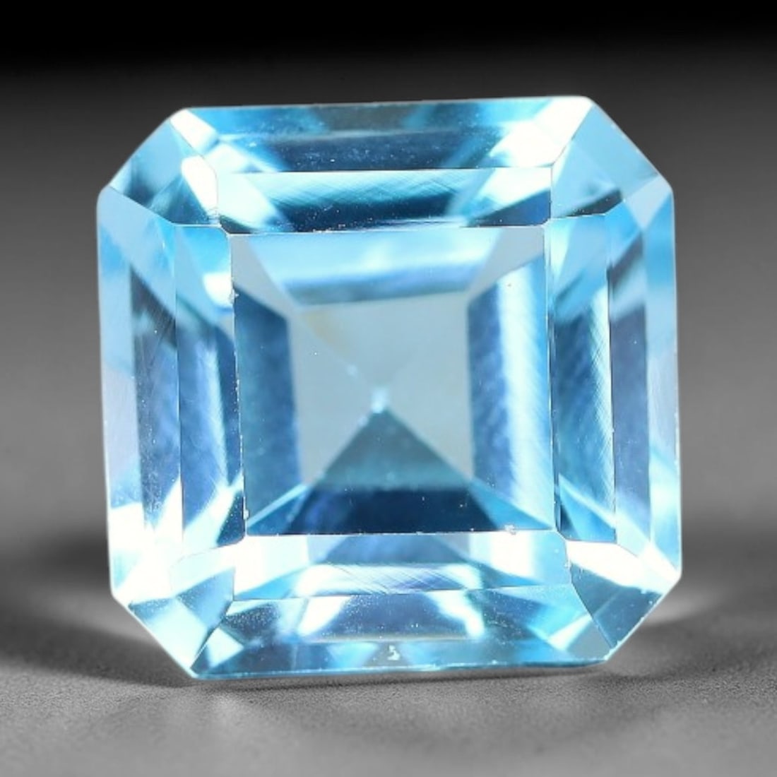 6.55 Carats Natural Brazilian Sky Blue Topaz Faceted Loose Gemstone, 33XY: Constructed from genuine natural topaz sourced from Brazilian mineral deposits, the raw material has been refined through professional faceted lapidary processing with consistent glossy polishing acro