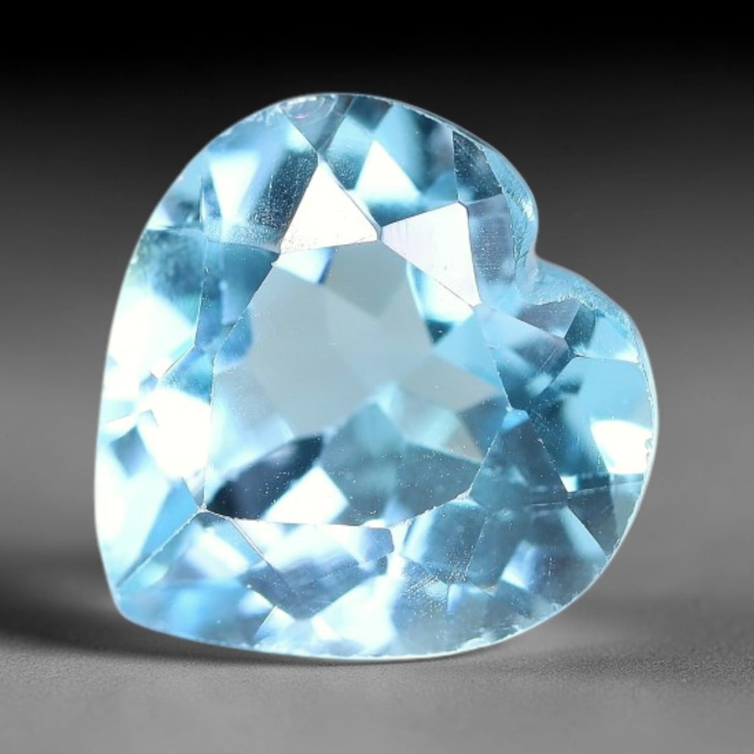 6.81 Carats Natural Brazilian Sky Blue Topaz Heart Faceted Loose Gemstone, 28XY: Constructed from genuine natural topaz sourced from Brazilian mineral deposits, the raw material has been refined through professional faceted lapidary processing with consistent glossy polishing acro