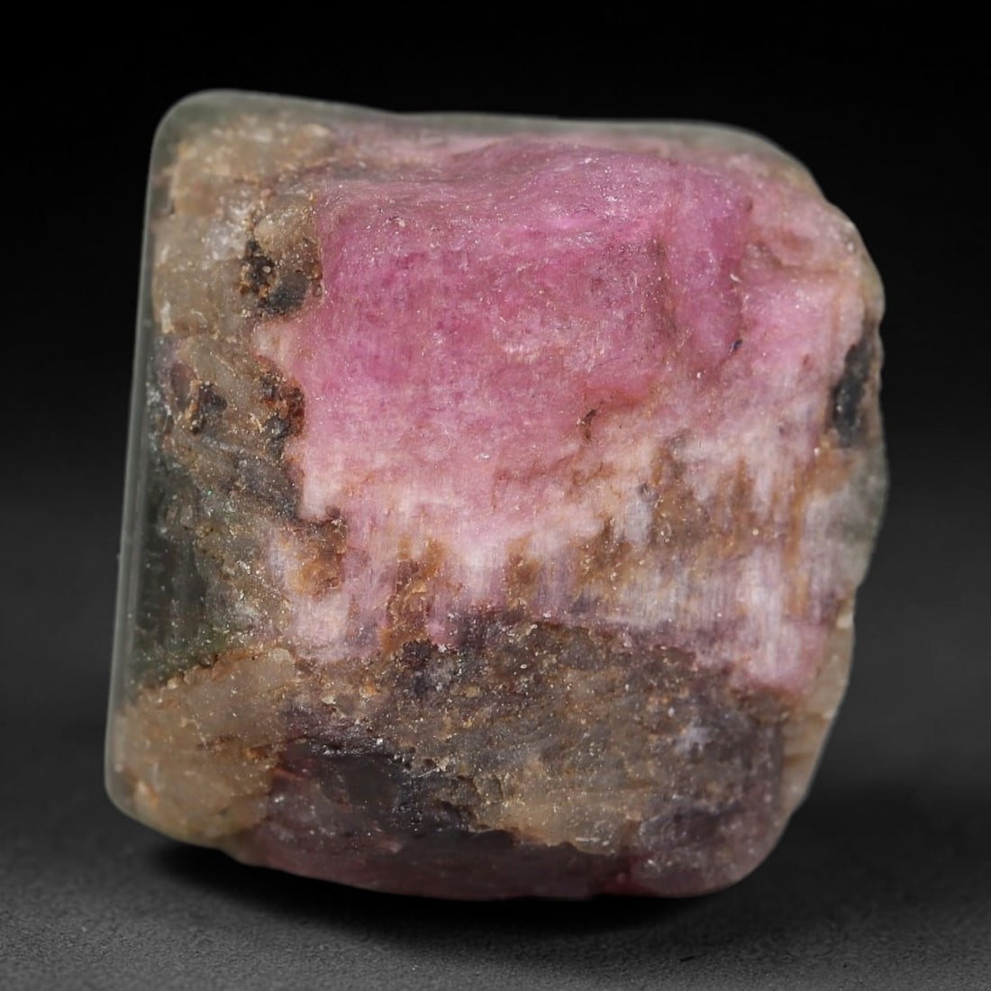 36 Carats Natural Pink Green Tourmaline Rough Specimen, 13YS: This is an untreated natural tourmaline mineral specimen formed by long-term geological activity underground, exhibiting blended pink and green color zoning throughout its crystalline composition. Nat
