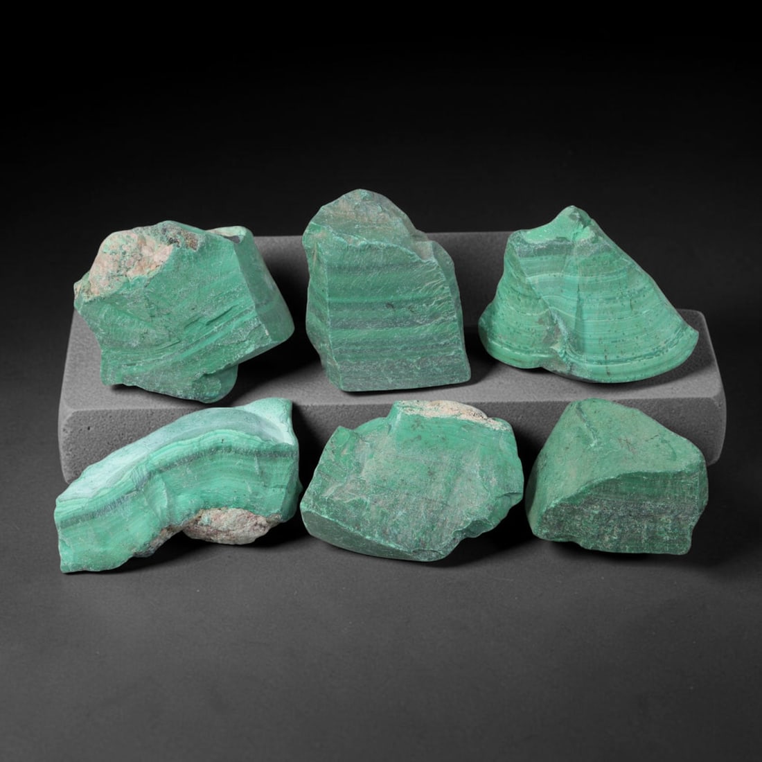 480ct Natural Malachite Rough Raw Mineral Specimen, 50YT: Formed through natural geological mineralization processes, this unpolished malachite rough displays inherent textural layering developed over prolonged underground formation cycles. The material reta