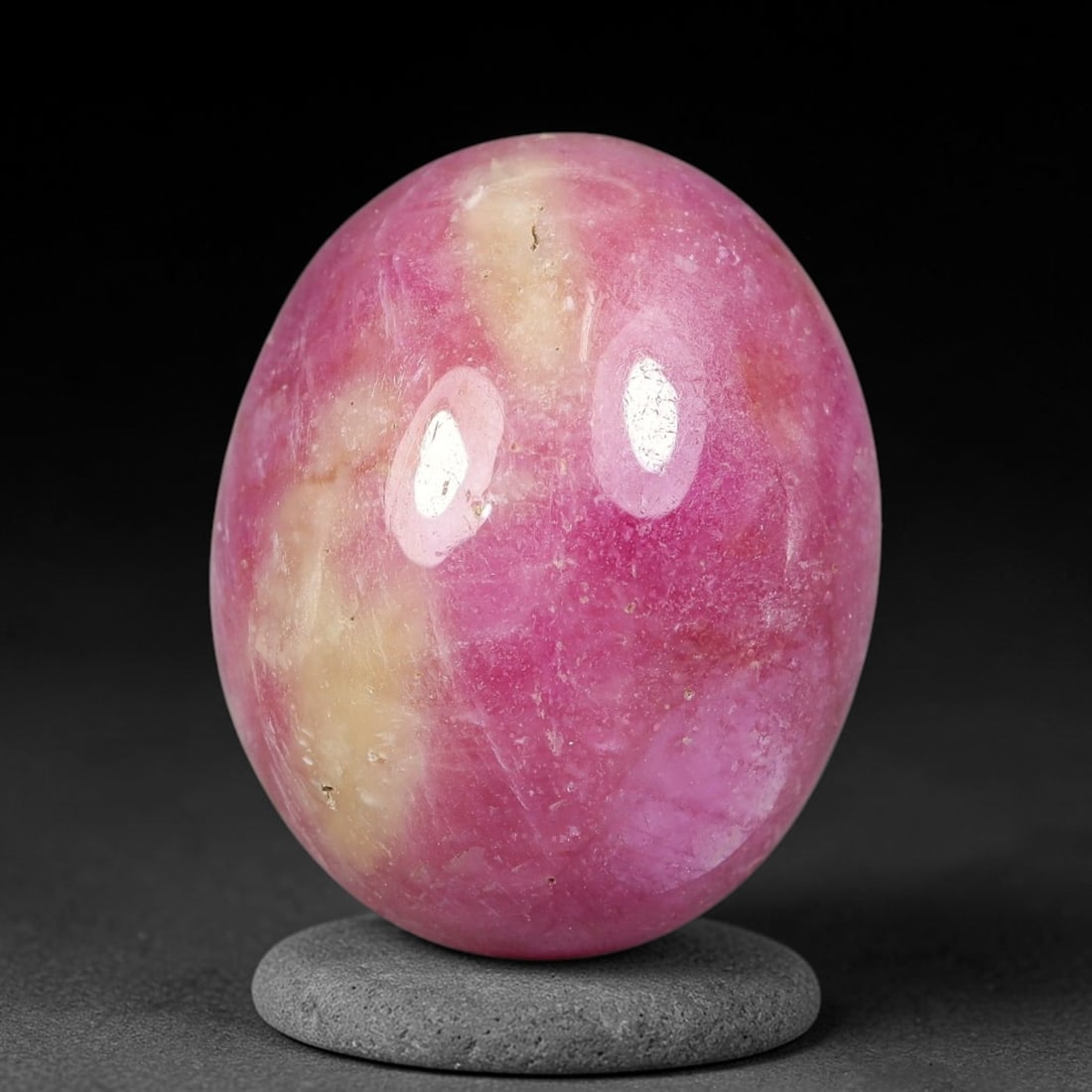 29.22 Carats Natural Mozambique Ruby Loose Gemstone, 38WJ: This natural Mozambique ruby features dimensional measurements of 19.3x15.6x9.4mm, sourced from Mozambique's well-established corundum mining regions known for producing distinctive natural corundum s