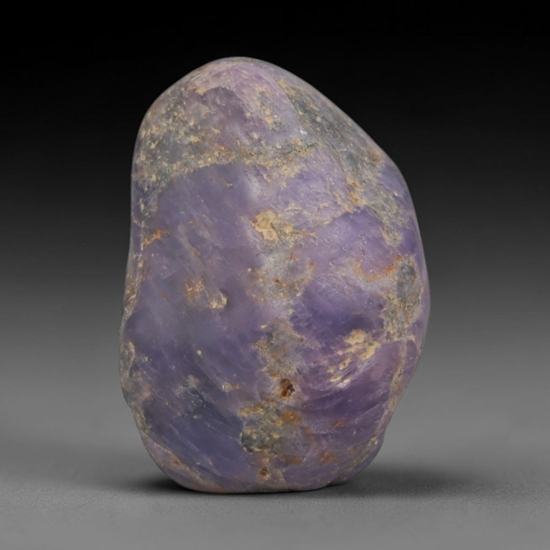 29ct Natural Unheated Sri Lankan Purplish Blue Sapphire Rough, 56YQ: This natural corundum rough is an unheated purplish blue sapphire sourced from Sri Lankan alluvial gem deposits, featuring an irregular natural native form with residual pale yellow-brown mineral matr