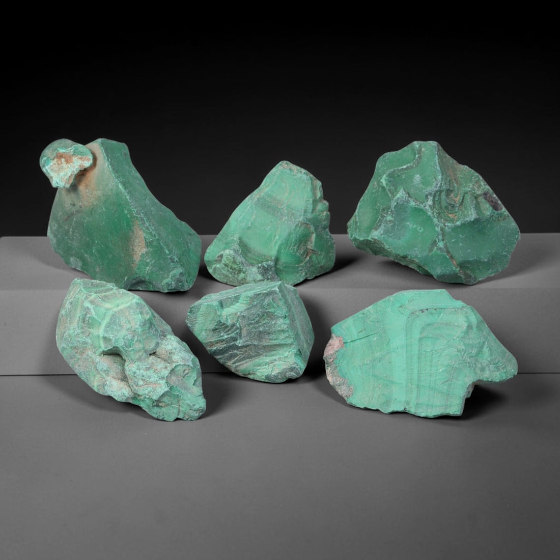 520ct Natural Malachite Rough Raw Mineral Specimen, 47YT: Formed through natural geological mineralization processes, this unpolished malachite rough displays inherent textural layering developed over prolonged underground formation cycles. The material reta