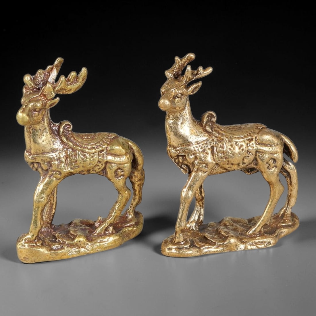 Thai Vintage Copper Alloy Sacred Deer Devotional Figures - 2pcs Set, 95YY: Mini vintage copper alloy sacred deer statuette set with two matching pieces, each sized 3.0x2.0cm. Each stag features elaborate carved saddle patterns, detailed antlers and textured natural base, fin