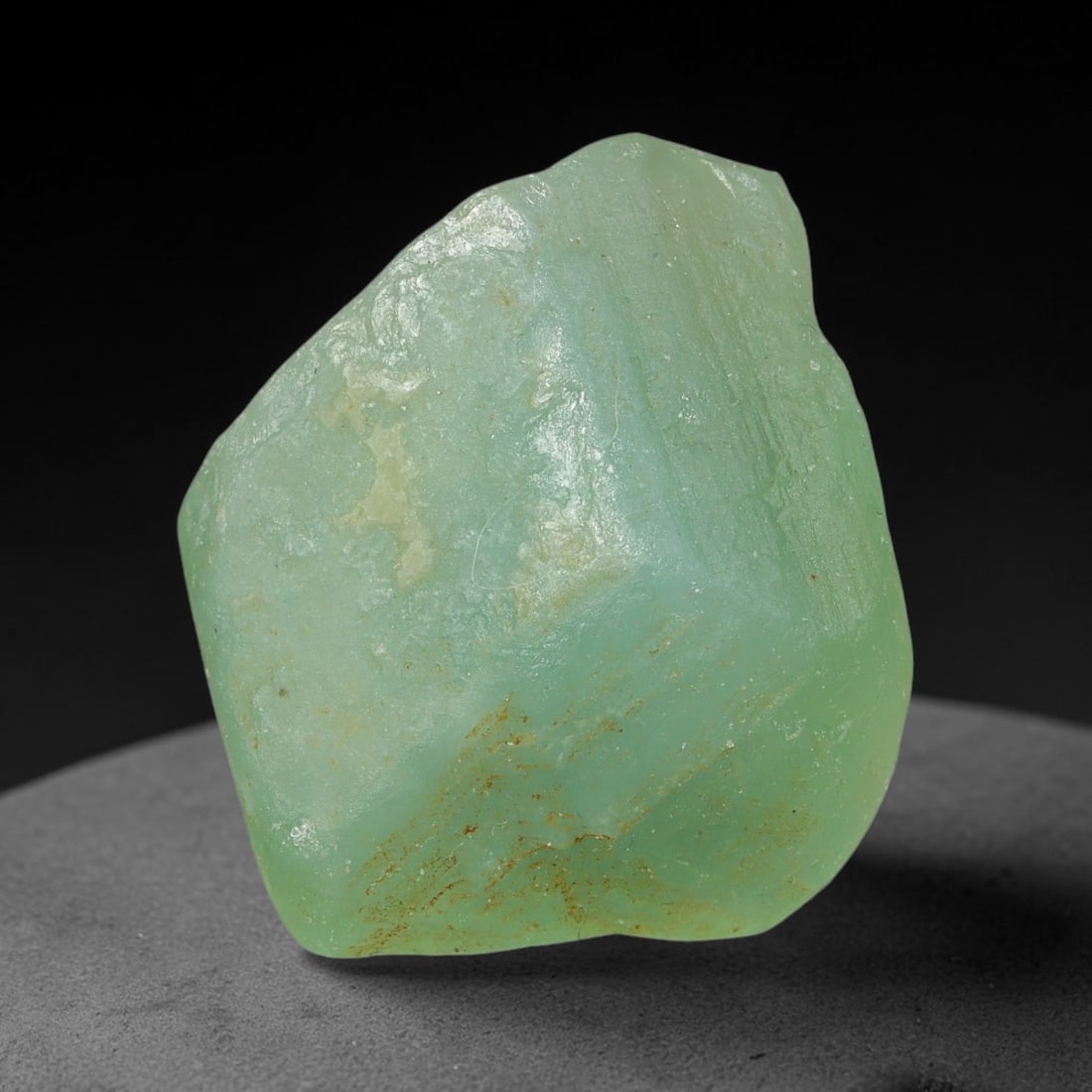 123.21 Carats Natural Fluorite Raw Rough Mineral Chunk, 92YR: This genuine natural fluorite rough forms through natural hydrothermal mineral crystallization, showcasing soft blended translucent color tones inherent to unprocessed fluorite. Fine natural mineral f