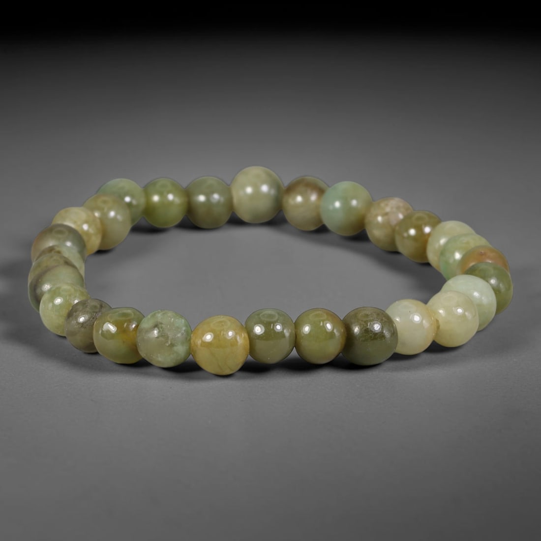 Natural Burmese Type A Celadon Green & Honey Yellow Mixed Jadeite Jade Beaded Bracelet, 30TA: Crafted from untreated natural Burmese Type A jadeite jade beads with maximum bead dimension of 7.64mm, this single-loop bracelet features smoothly polished round beads blending soft celadon green and