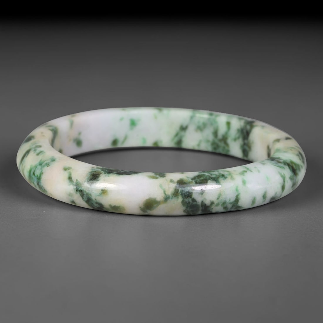 Natural Burmese Type A Floating Flower Green Jadeite Jade Bangle Bracelet, 74TD: Genuine natural Burmese Type A jadeite jade bangle, featuring flowing floating flower green markings across a creamy pale white base. Smooth polished solid band, inner dimension 55.9x10mm. Natural sto