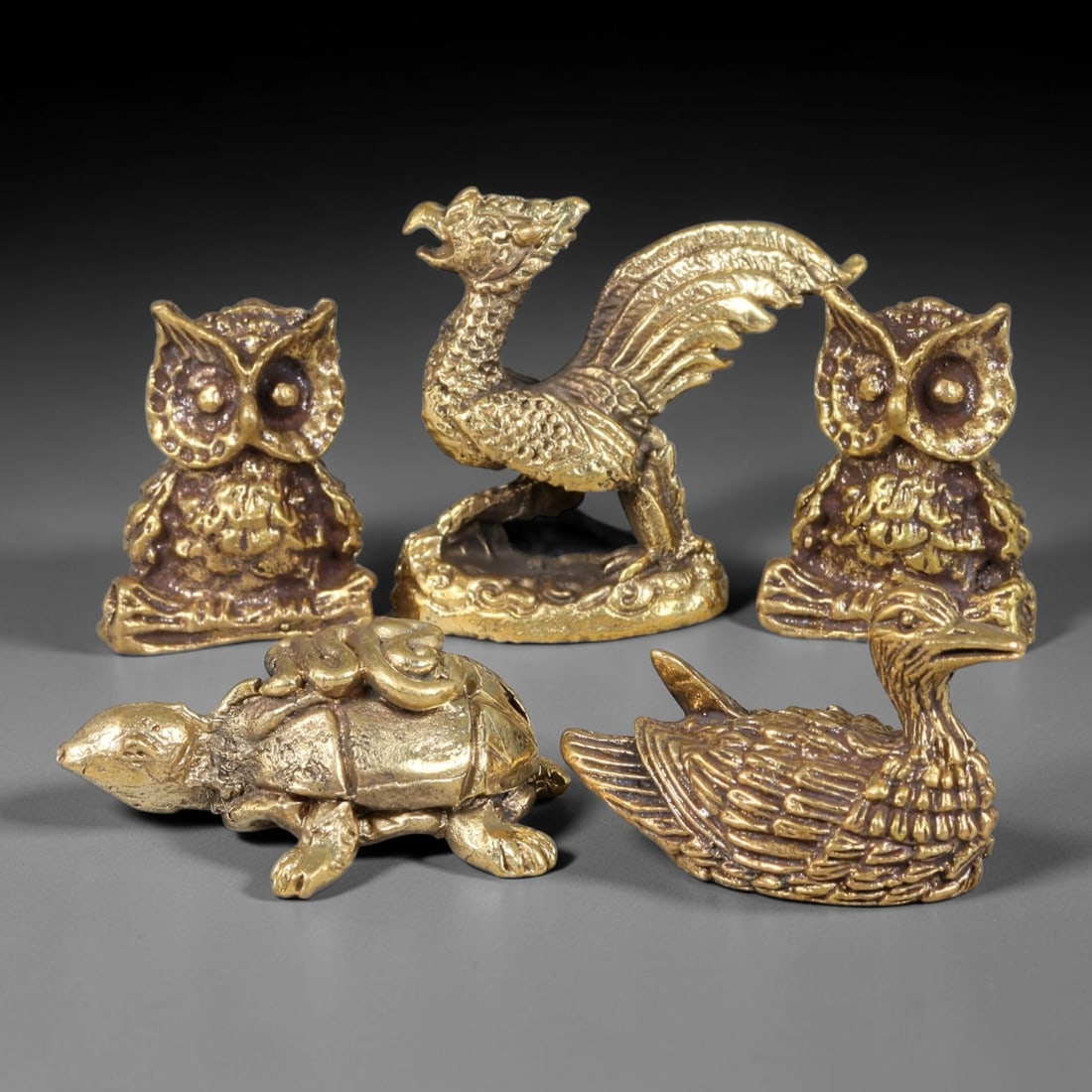 Thai Vintage Copper Alloy Sacred Animal Devotional Figures - 5pcs Set, 8YZ: Crafted from copper alloy with aged gilded finish, this ensemble comprises five distinct Thai devotional animal miniature carvings: two owl statuettes, a phoenix rooster figure, a tortoise with scroll
