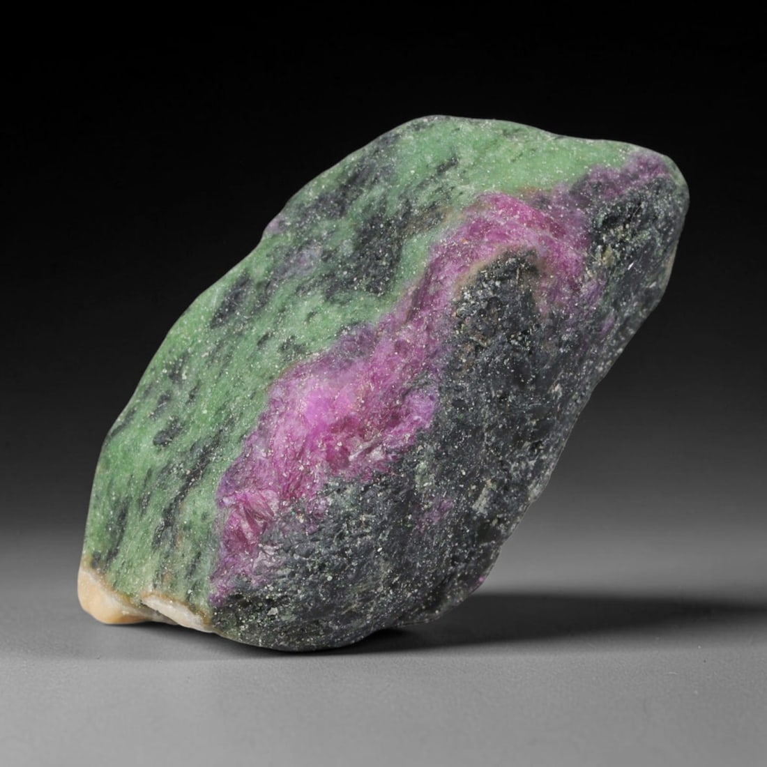 168.97ct Natural Tanzanian Ruby Zoisite Raw Rough Specimen Mineral Stone, 66YT: This unpolished mineral rough is natural ruby zoisite sourced from Tanzania, exhibiting distinct banded mineral segregation of vibrant green zoisite, magenta ruby crystals, and dark hornblende inclusi