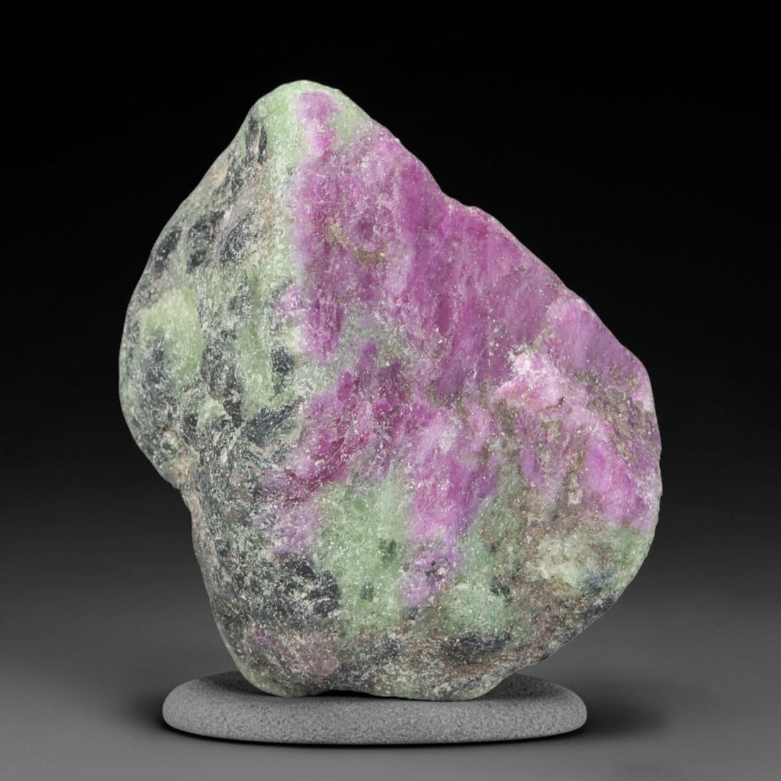 125.76ct Natural Tanzanian Ruby Zoisite Raw Rough Specimen Mineral Stone, 61YT: This unpolished mineral rough is natural ruby zoisite sourced from Tanzania, exhibiting distinct banded mineral segregation of vibrant green zoisite, magenta ruby crystals, and dark hornblende inclusi