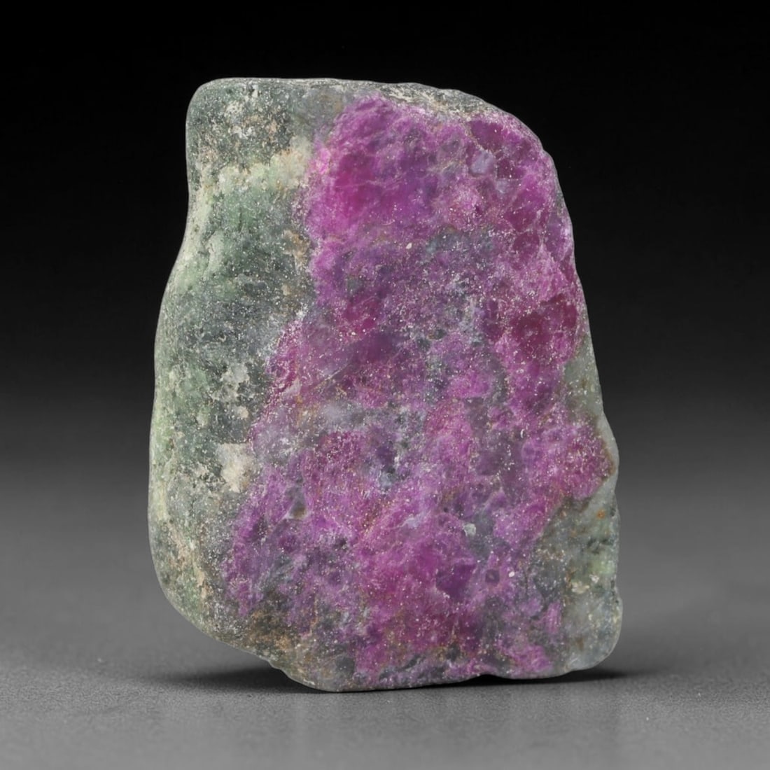 137.42ct Natural Tanzanian Ruby Zoisite Raw Rough Specimen Mineral Stone, 64YT: This unpolished mineral rough is natural ruby zoisite sourced from Tanzania, exhibiting distinct banded mineral segregation of vibrant green zoisite, magenta ruby crystals, and dark hornblende inclusi