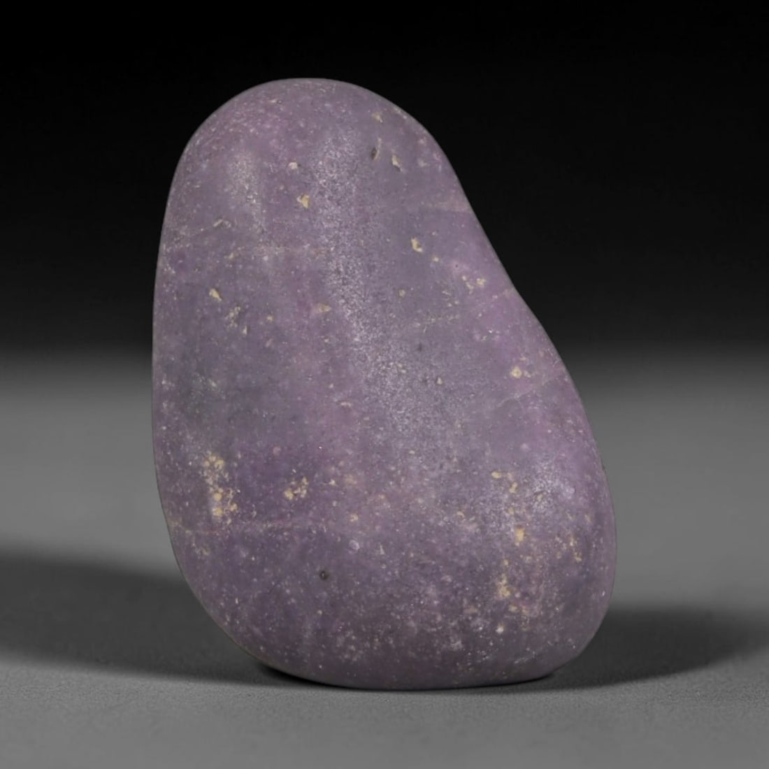 23ct Natural Unheated Sri Lankan Purplish Blue Sapphire Rough, 74YQ: This natural corundum rough is an unheated purplish blue sapphire sourced from Sri Lankan alluvial gem deposits, featuring an irregular natural native form with residual pale yellow-brown mineral matr